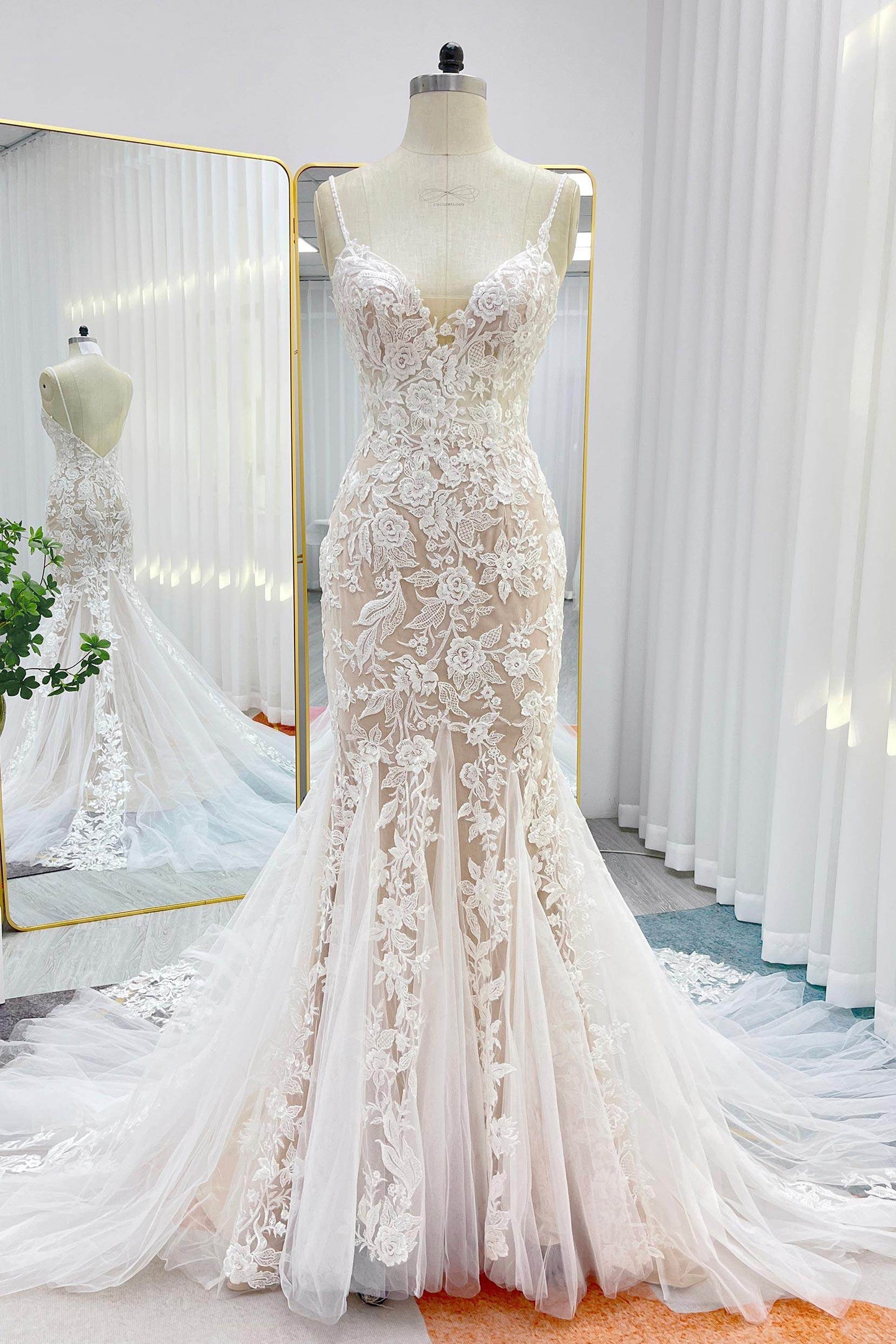 Trumpet-Mermaid Chapel Train Lace Tulle Wedding Dress CW3276 - COCOMELODY