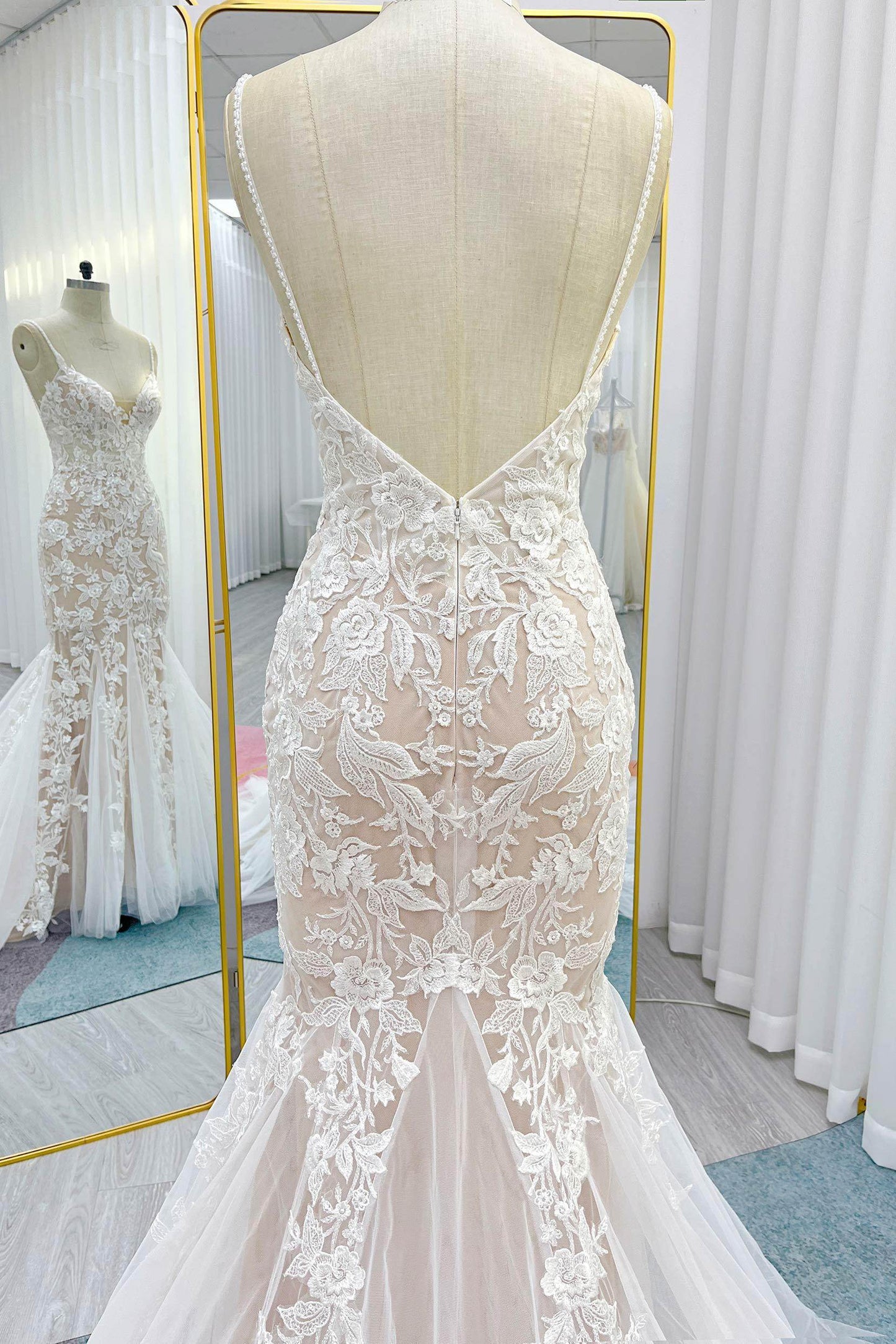 Trumpet-Mermaid Chapel Train Lace Tulle Wedding Dress CW3276 - COCOMELODY