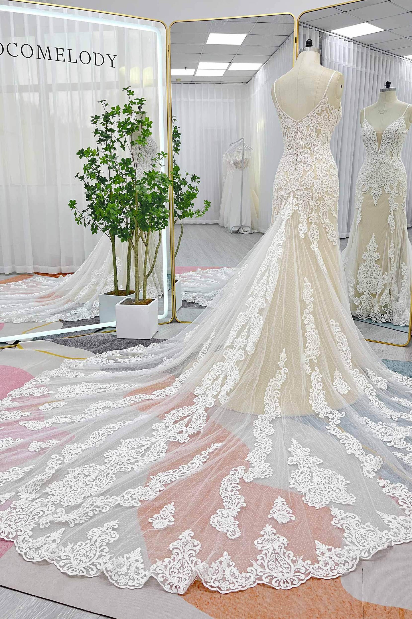 Trumpet-Mermaid Chapel Train Lace Tulle Wedding Dress CW3277 - COCOMELODY