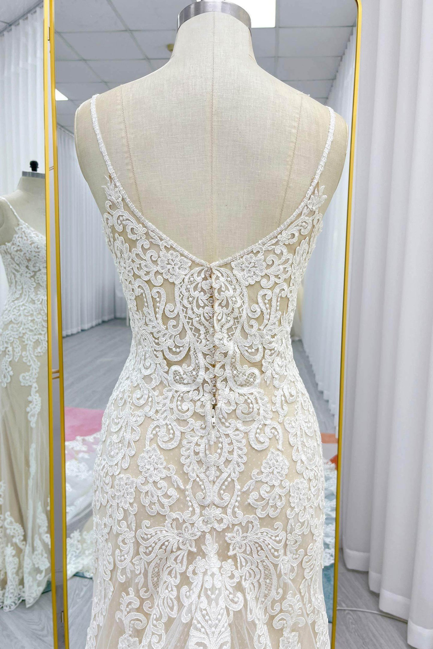 Trumpet-Mermaid Chapel Train Lace Tulle Wedding Dress CW3277 - COCOMELODY