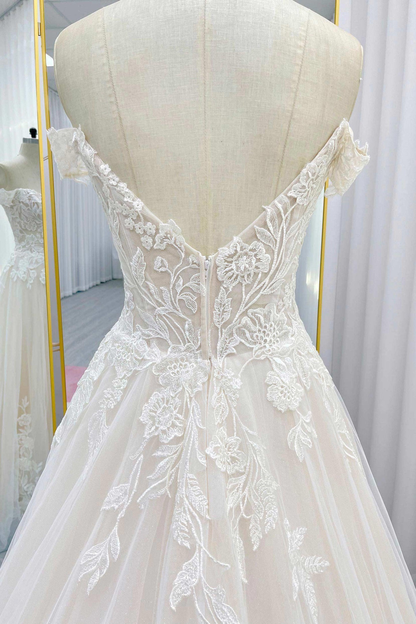 A-Line Chapel Train Lace Tulle Wedding Dress CW3278