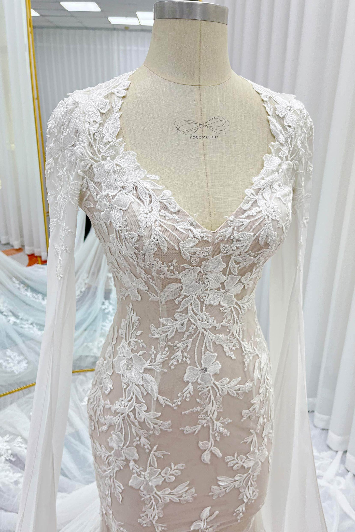 Trumpet-Mermaid Chapel Train Lace Tulle Wedding Dress CW3279 - COCOMELODY