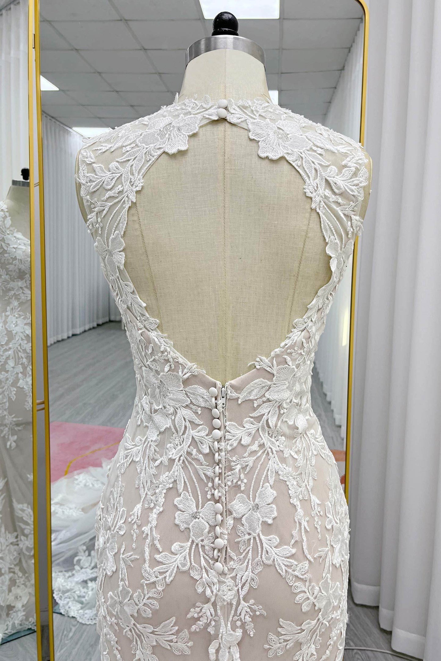 Trumpet-Mermaid Chapel Train Lace Tulle Wedding Dress CW3279 - COCOMELODY