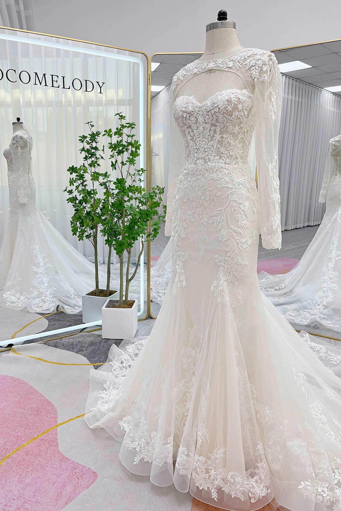 Trumpet-Mermaid Chapel Train Lace Tulle Wedding Dress CW3282 - COCOMELODY