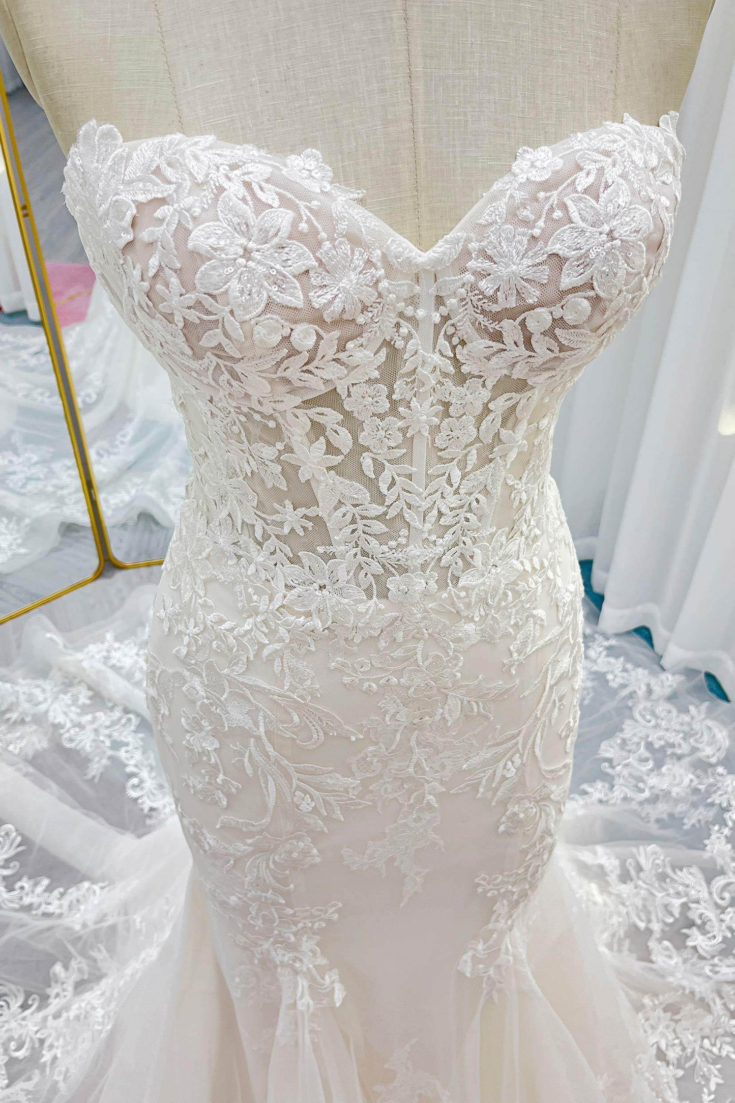 Trumpet-Mermaid Chapel Train Lace Tulle Wedding Dress CW3282 - COCOMELODY