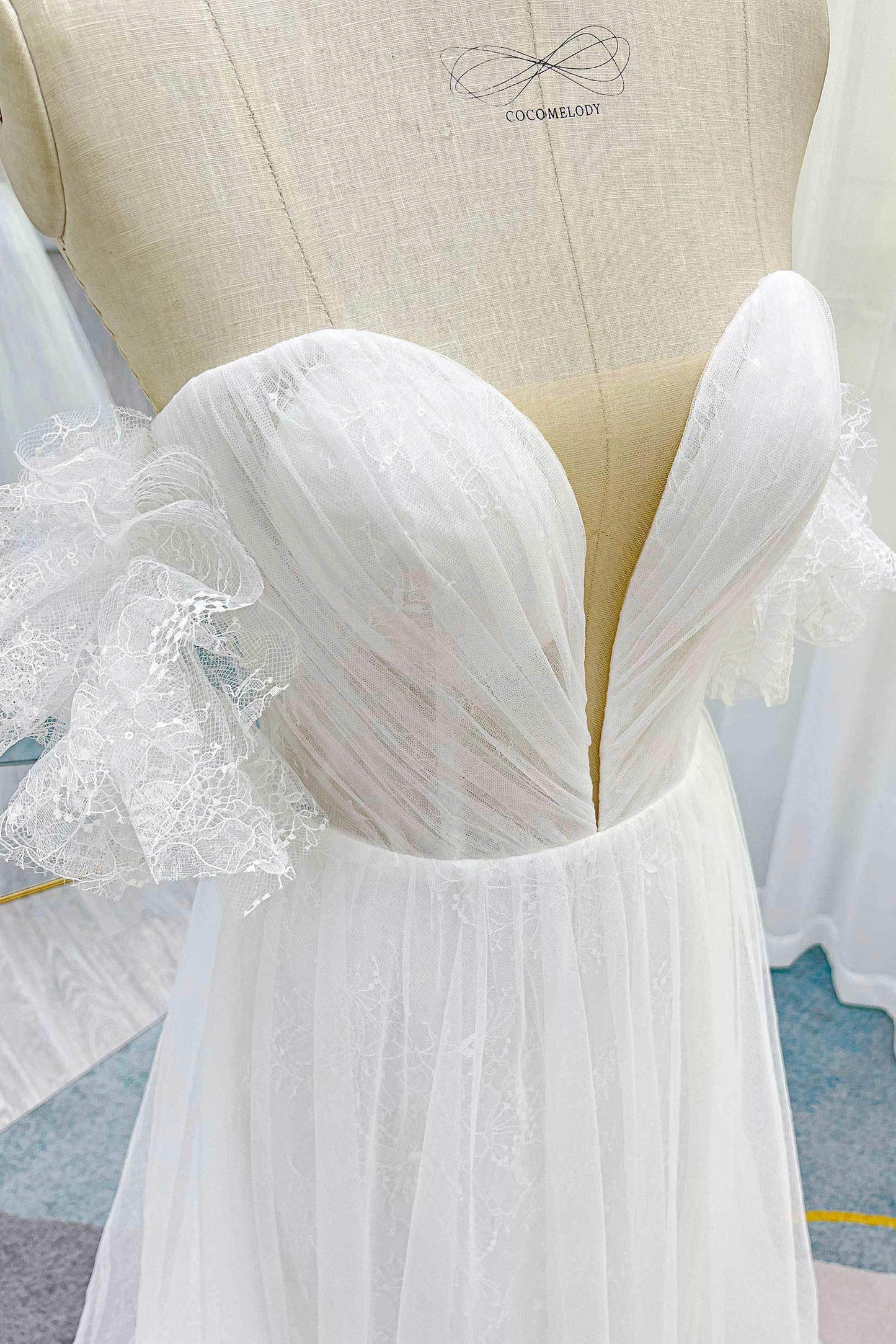 A-Line Sweep-Brush Train Lace Tulle Wedding Dress CW3285 - COCOMELODY