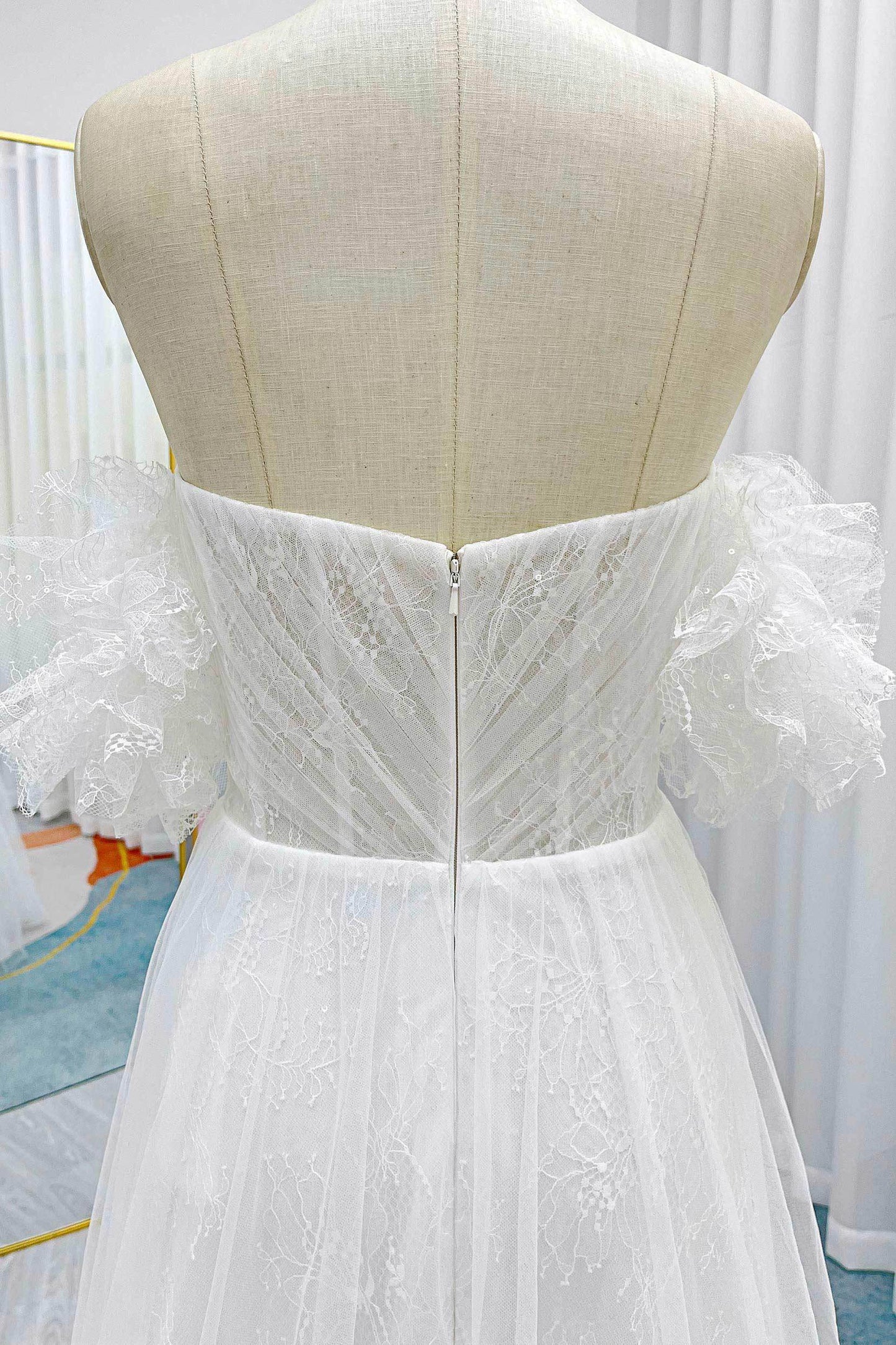 A-Line Sweep-Brush Train Lace Tulle Wedding Dress CW3285 - COCOMELODY
