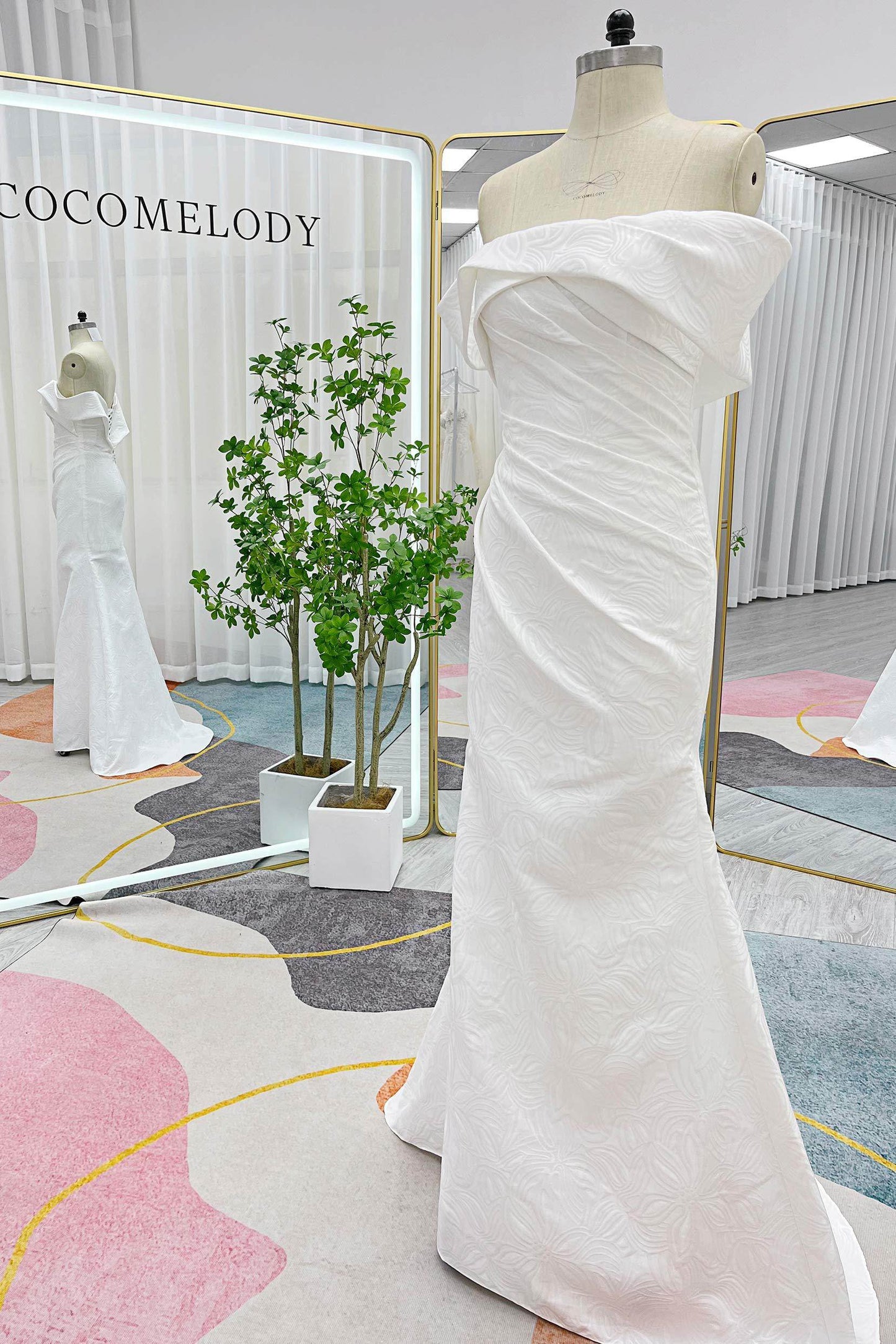 Mermaid Sweep-Brush Train Jacquard Satin Wedding Dress CW3294 - COCOMELODY