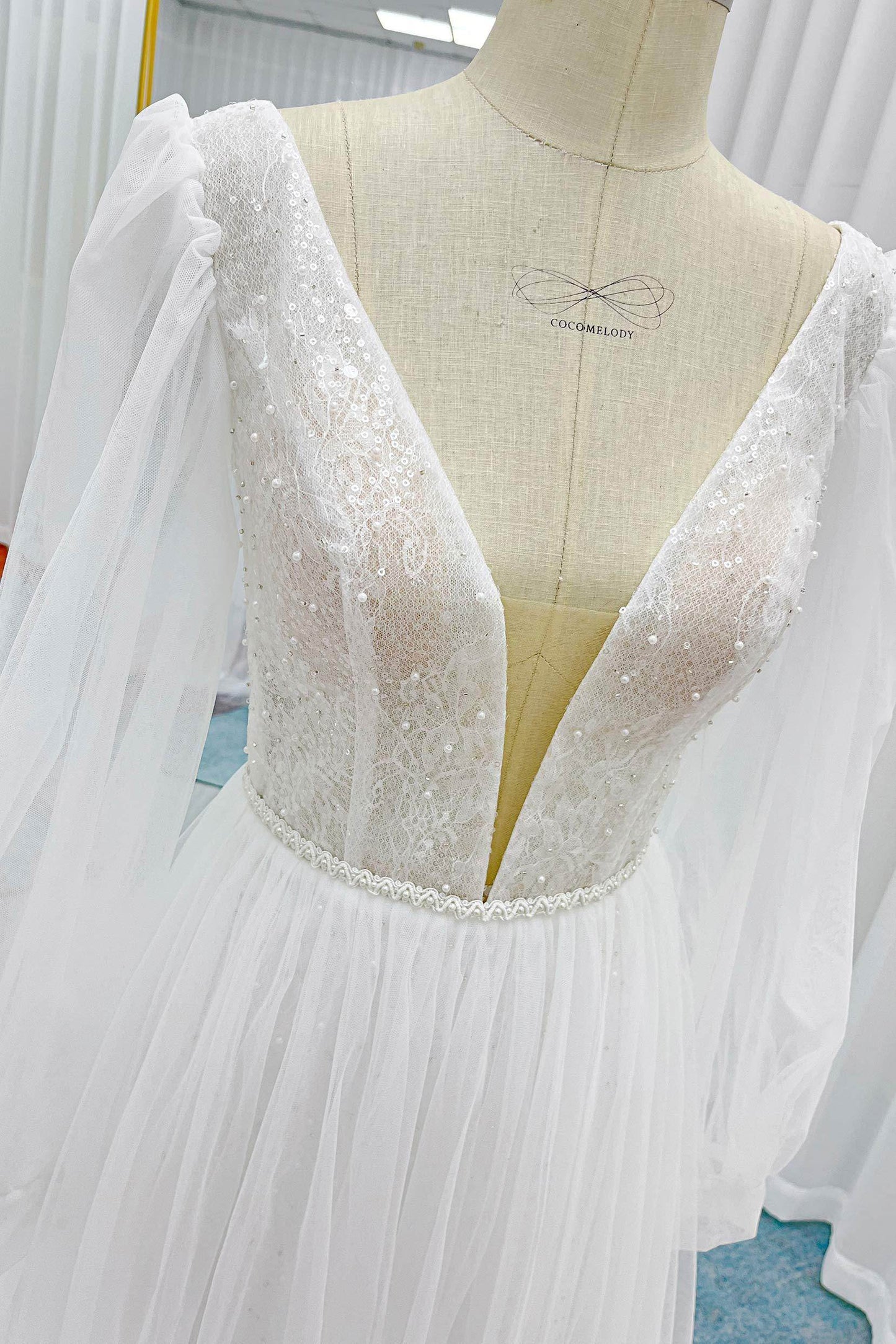 A-Line Sweep-Brush Train Lace Tulle Wedding Dress CW3295 - COCOMELODY