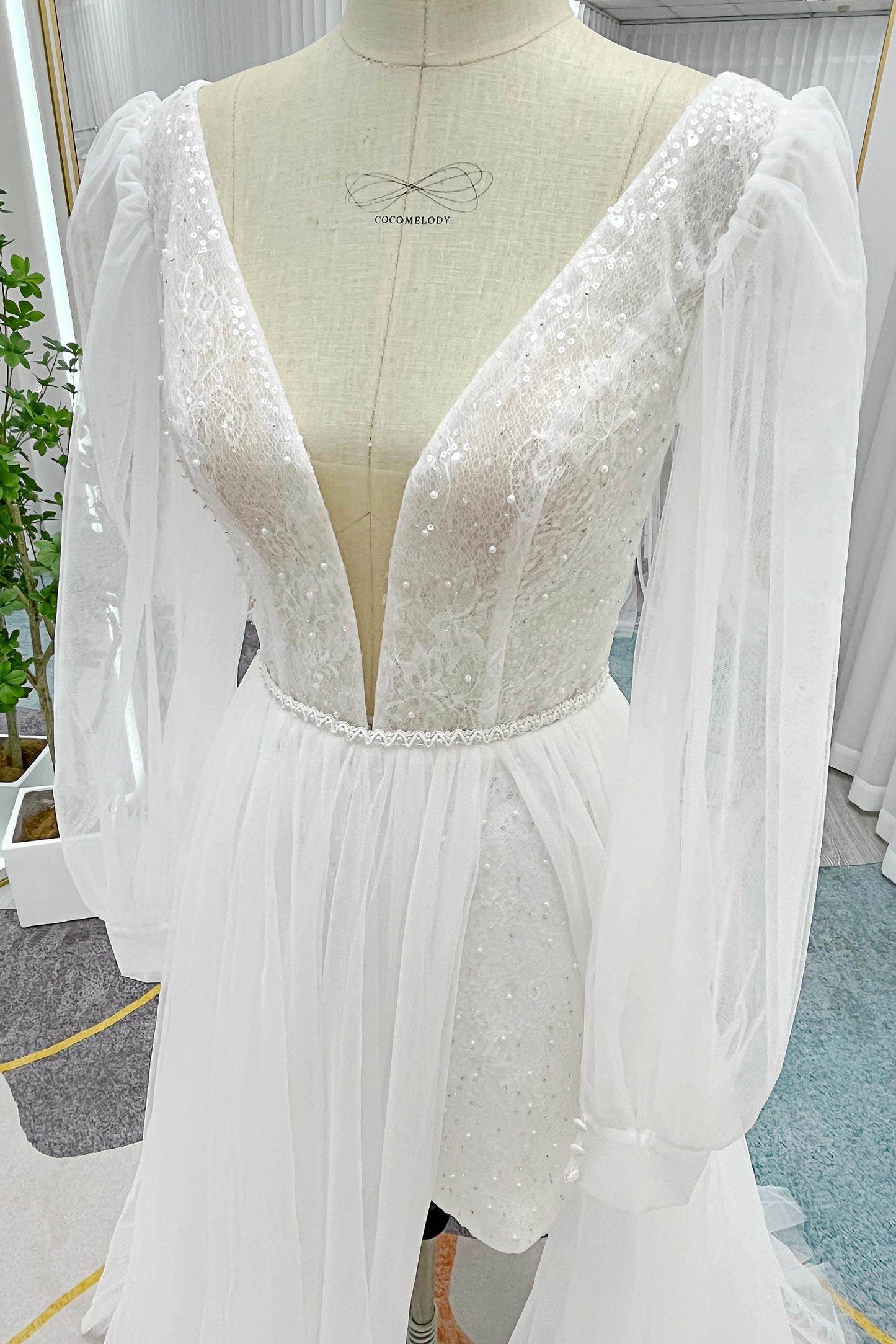 A-Line Sweep-Brush Train Lace Tulle Wedding Dress CW3295 - COCOMELODY