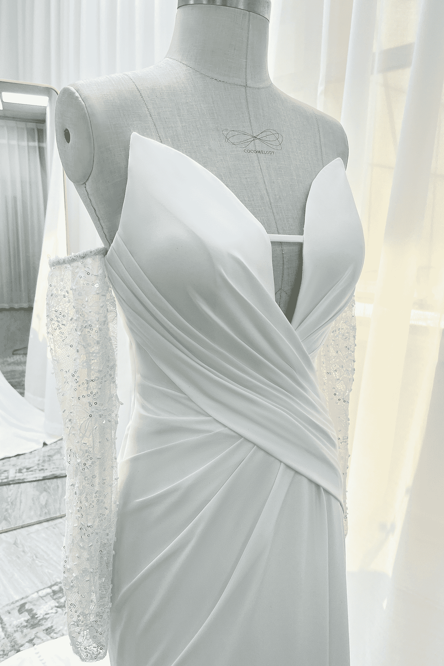 Trumpet-Mermaid Court Train Satin Wedding Dress CW3328 - COCOMELODY