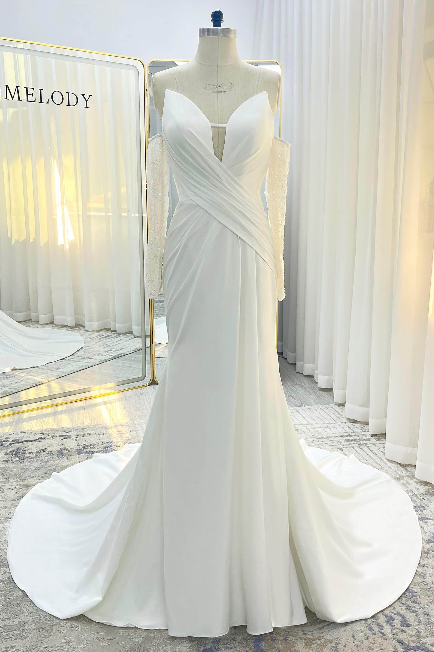 Trumpet-Mermaid Court Train Satin Wedding Dress CW3328 - COCOMELODY