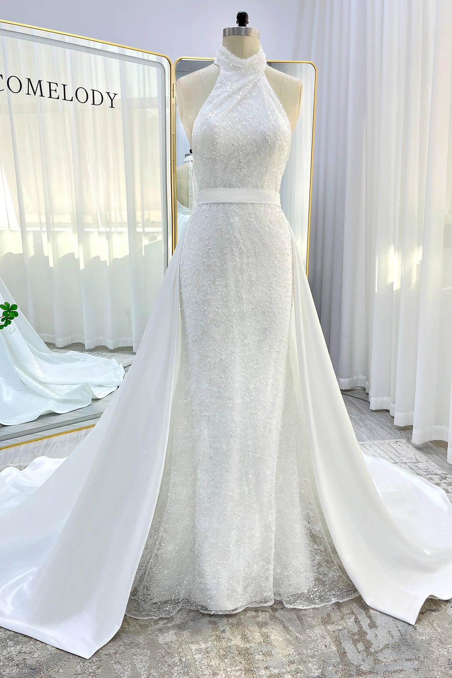 Trumpet-Mermaid Court Train Satin Wedding Dress CW3331 - COCOMELODY