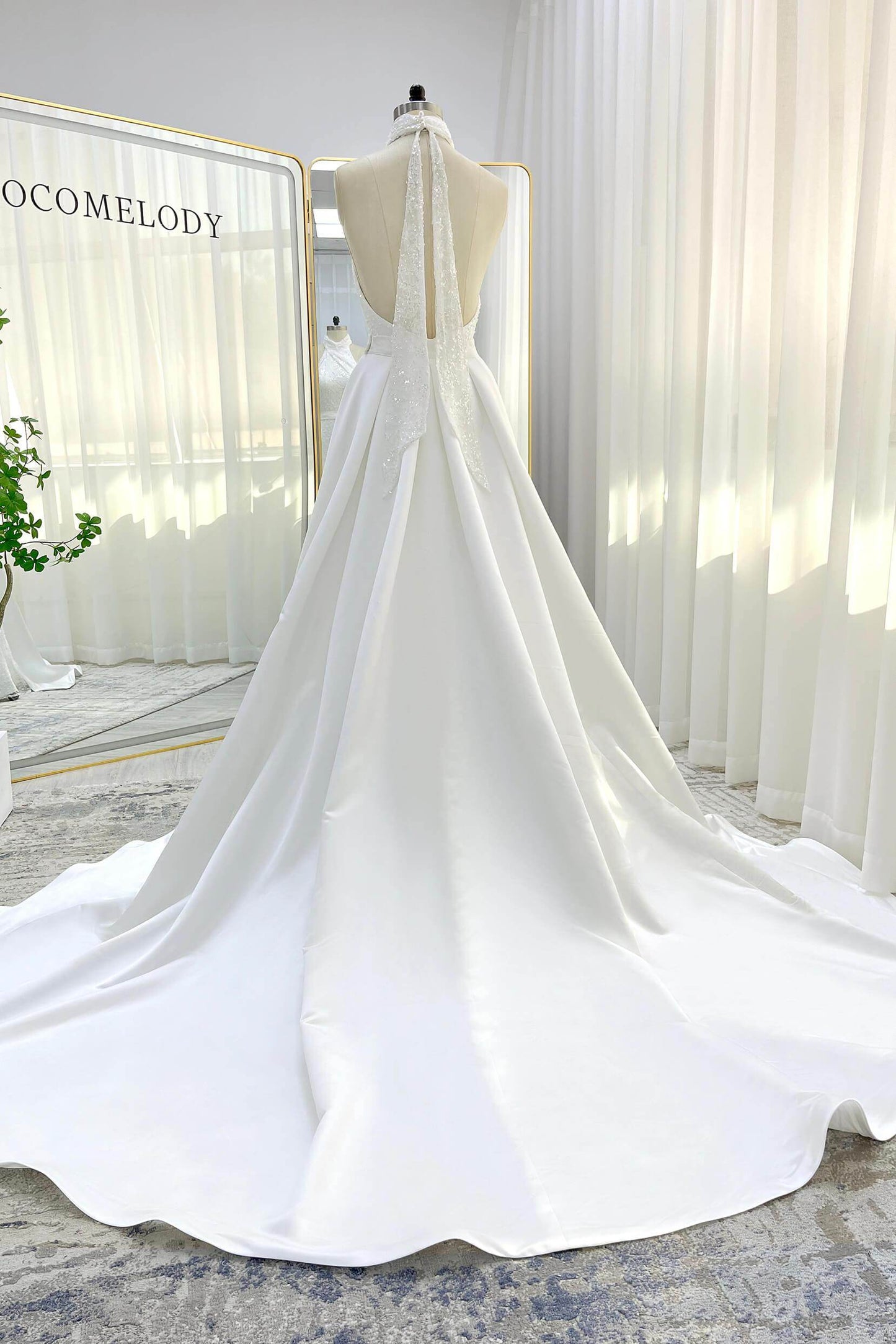Trumpet-Mermaid Court Train Satin Wedding Dress CW3331 - COCOMELODY