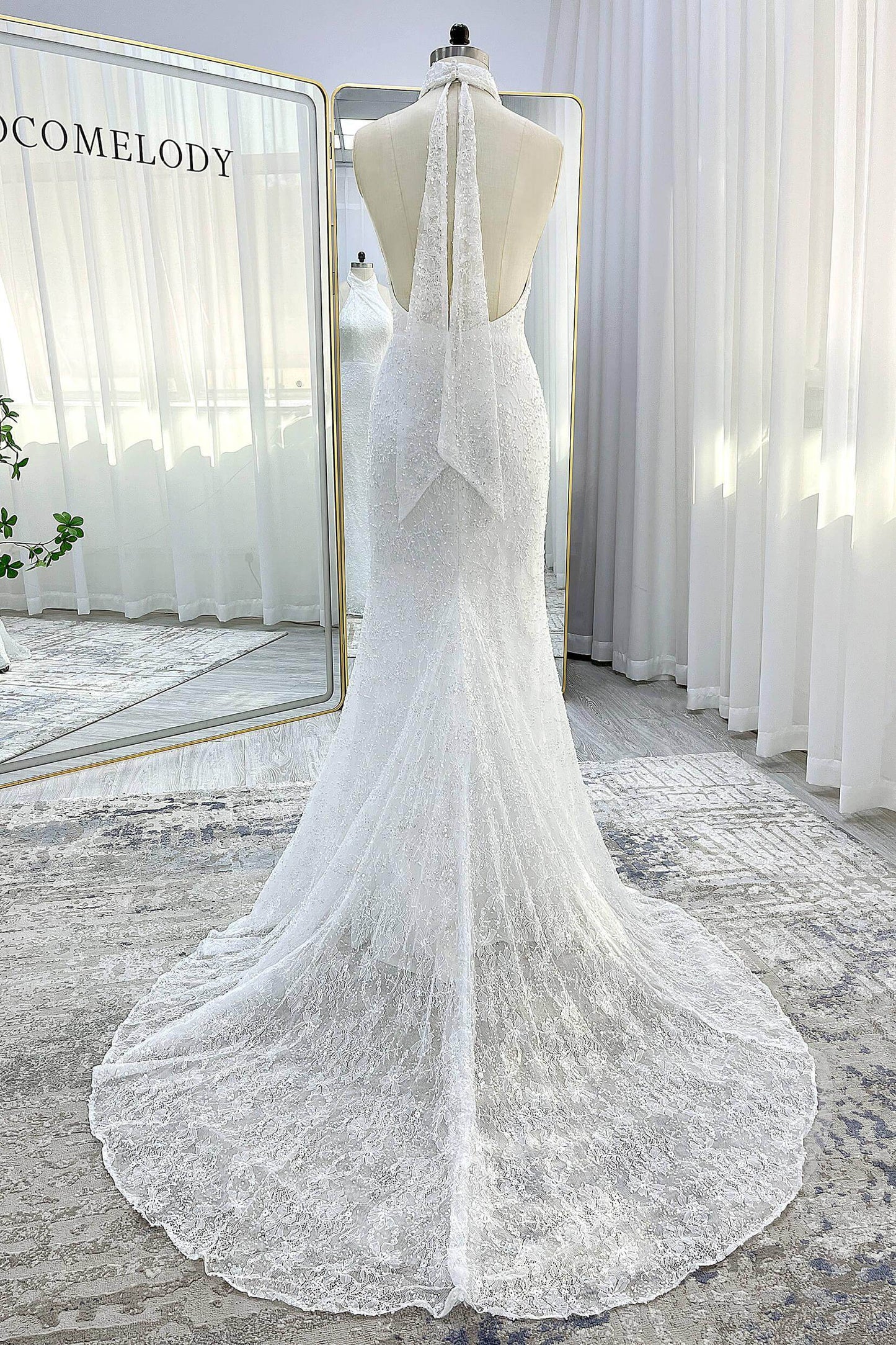Trumpet-Mermaid Court Train Satin Wedding Dress CW3331 - COCOMELODY