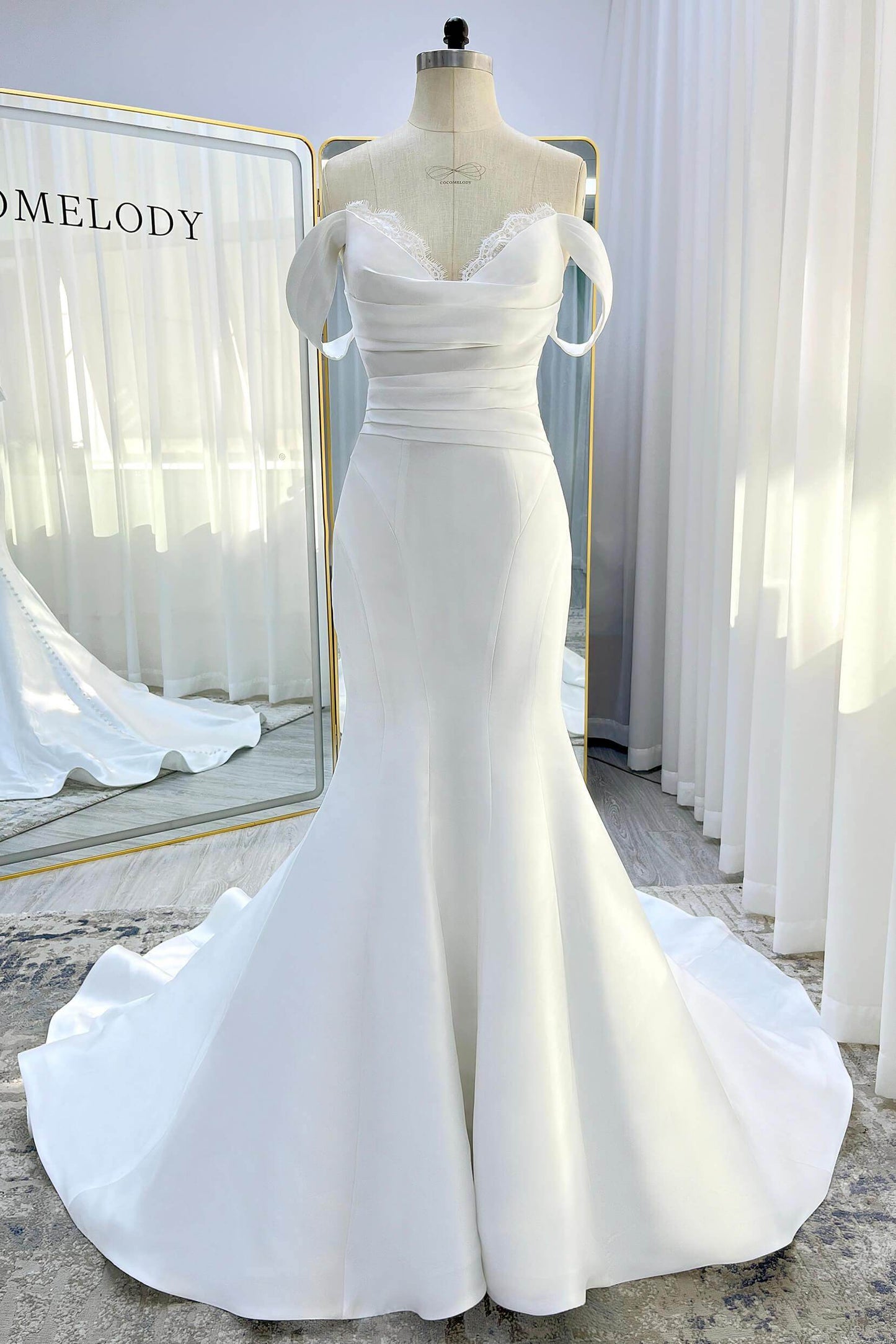 Trumpet-Mermaid Court Train Glitter Wedding Dress CW3334 - COCOMELODY