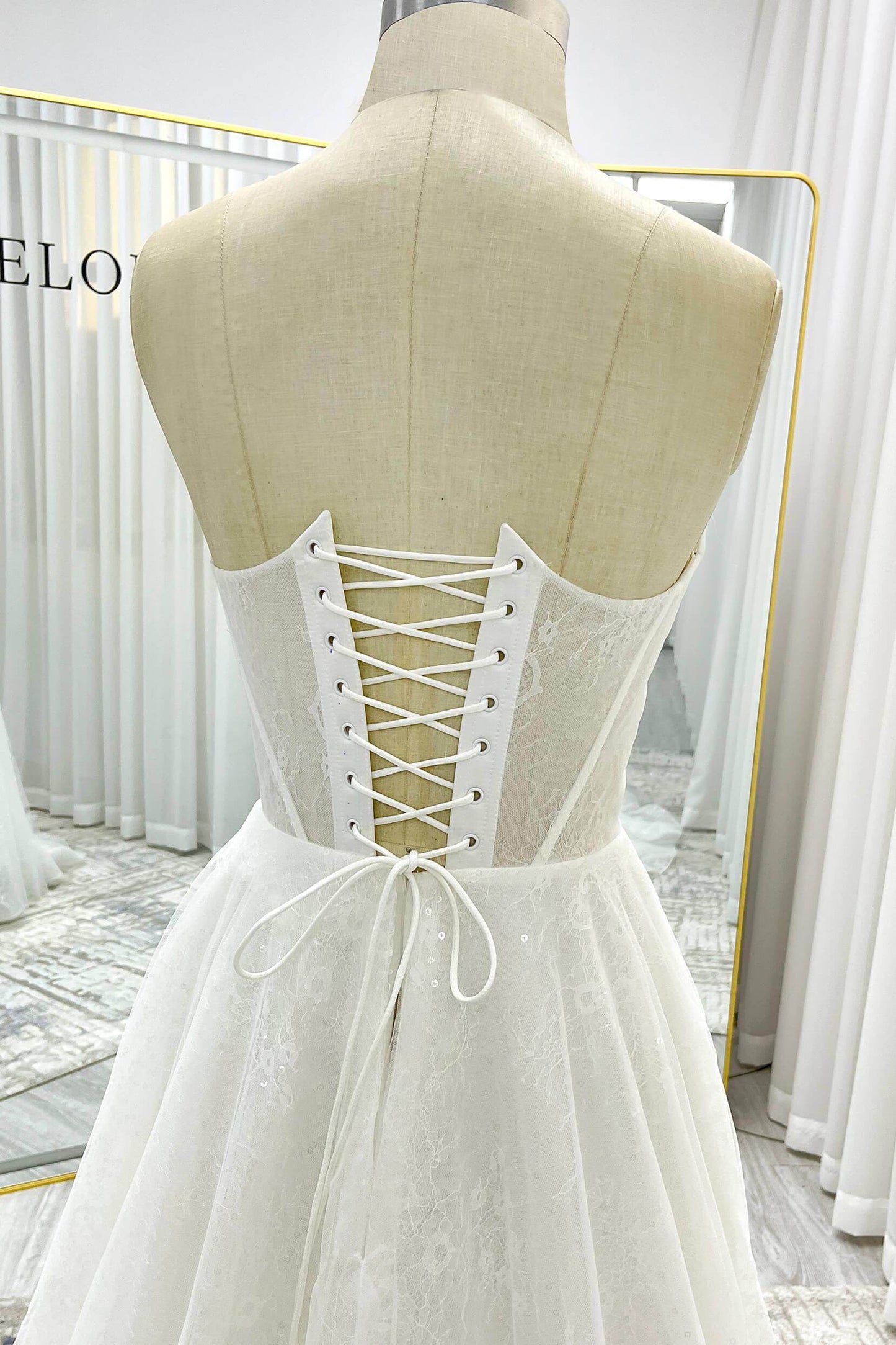 A-Line Court Train Lace Tulle Wedding Dress CW3337 - COCOMELODY