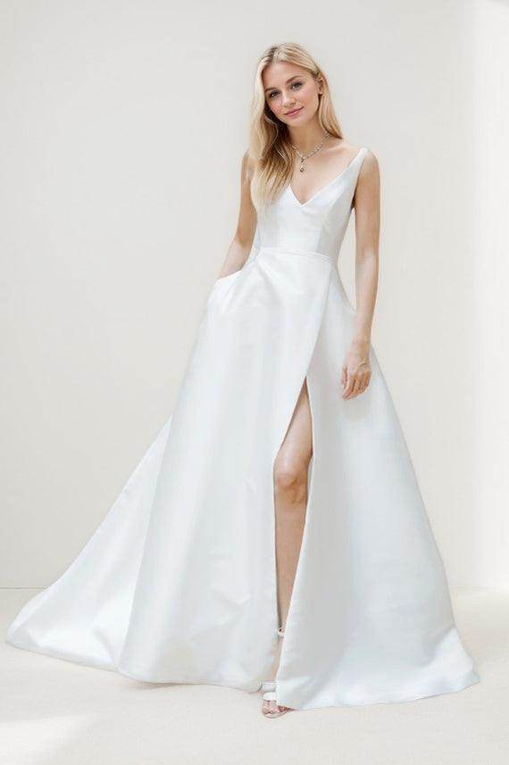 Classic Aline V NeckWedding Dresses For A Graceful Bridal Look COCOMELODY CW3463, 25 Days / Choose from Satin Color Chart / US6-UK8-EUR36 Classic Aline V NeckWedding Dresses For A Graceful Bridal Look COCOMELODY CW3463, 25 Days / Choose from Satin Color Chart / US6-UK8-EUR36
