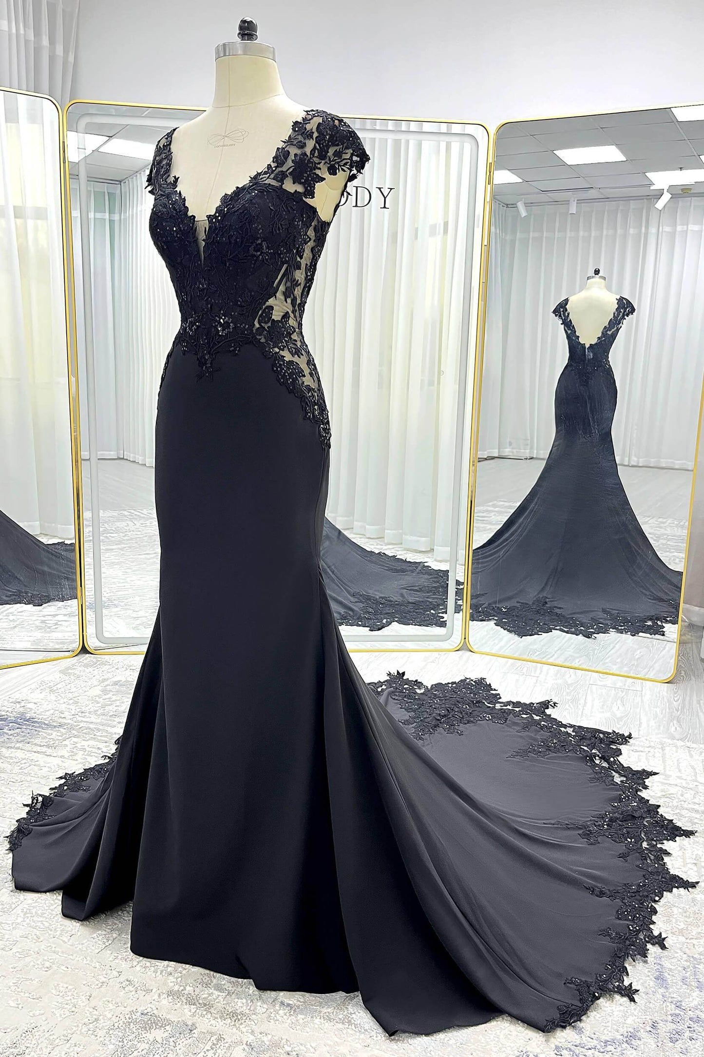 Trumpet-Mermaid Chapel Train Stretch Satin Lace Wedding Dress CW3530 - COCOMELODY