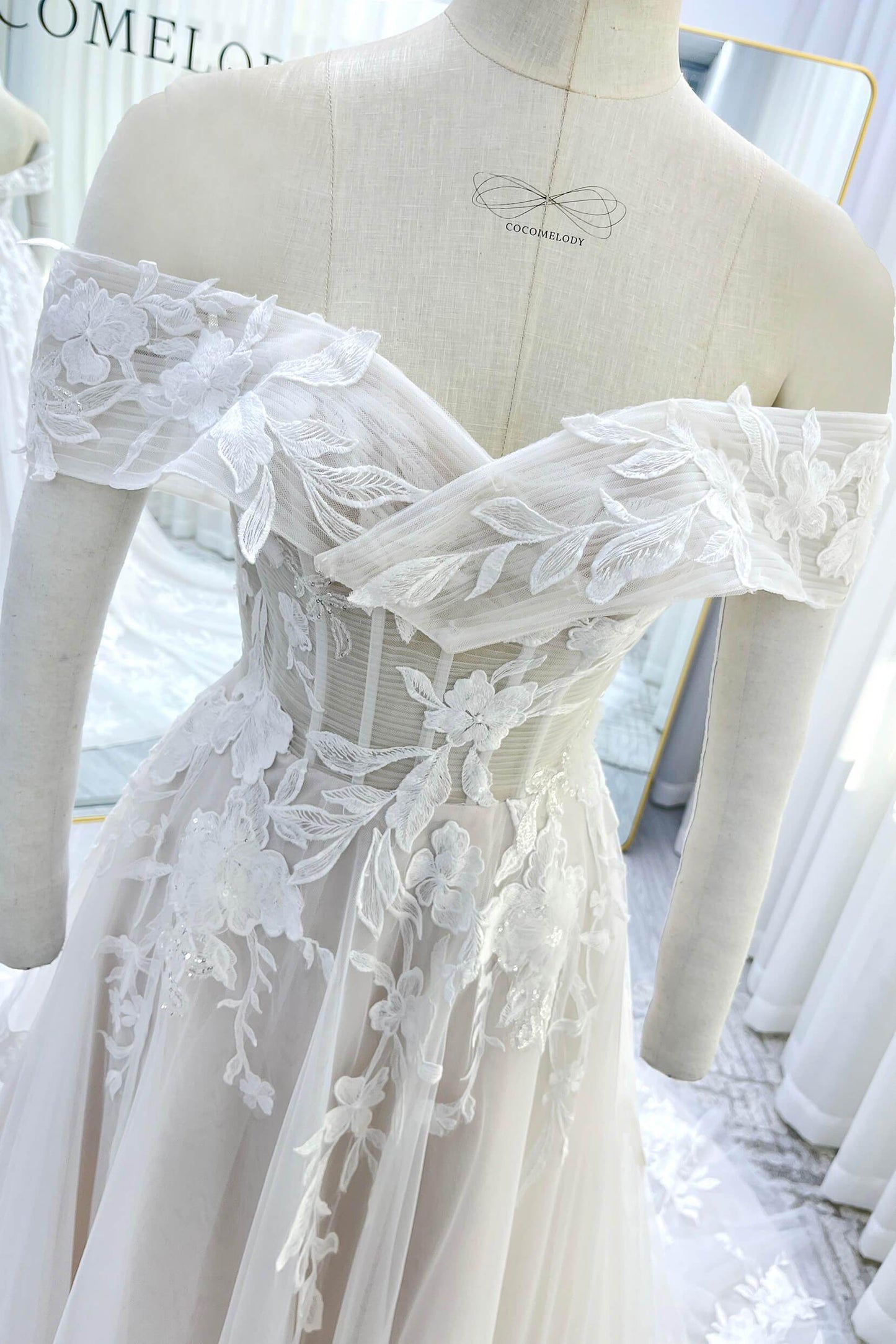 A-Line Court Train Lace Tulle Wedding Dress CW3539 - COCOMELODY