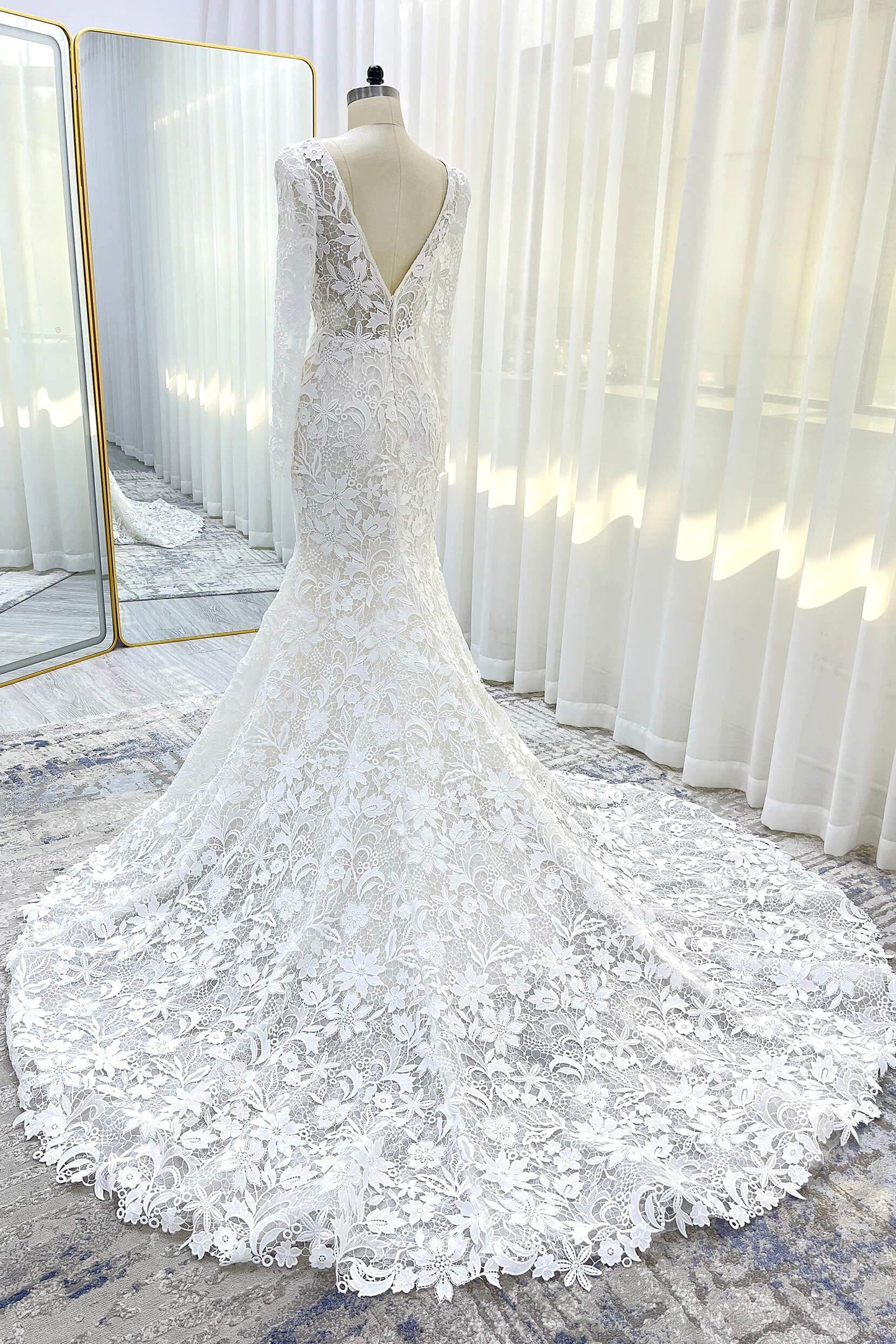 Trumpet-Mermaid Court Train Lace Tulle Wedding Dress CW3540 - COCOMELODY