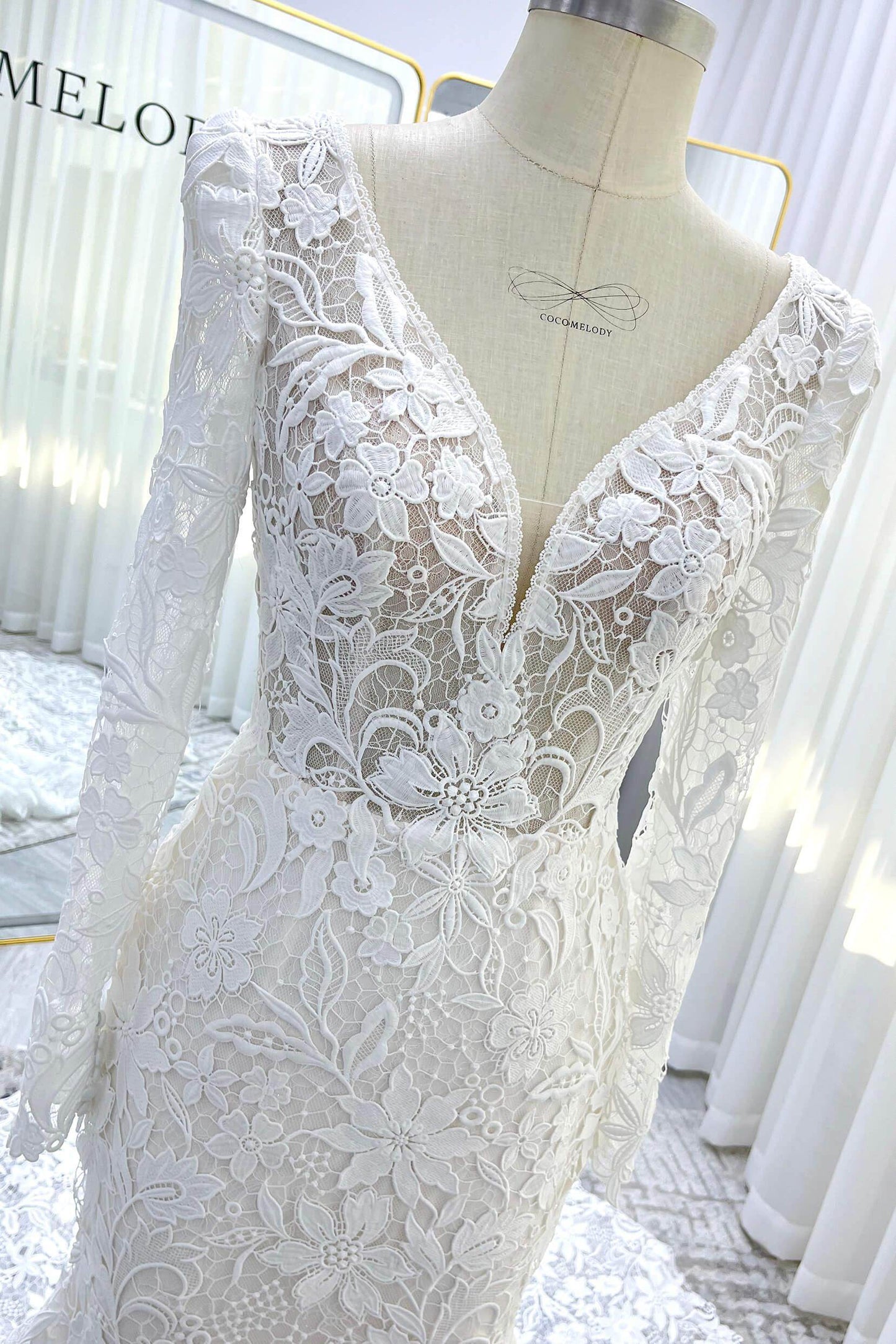 Trumpet-Mermaid Court Train Lace Tulle Wedding Dress CW3540 - COCOMELODY