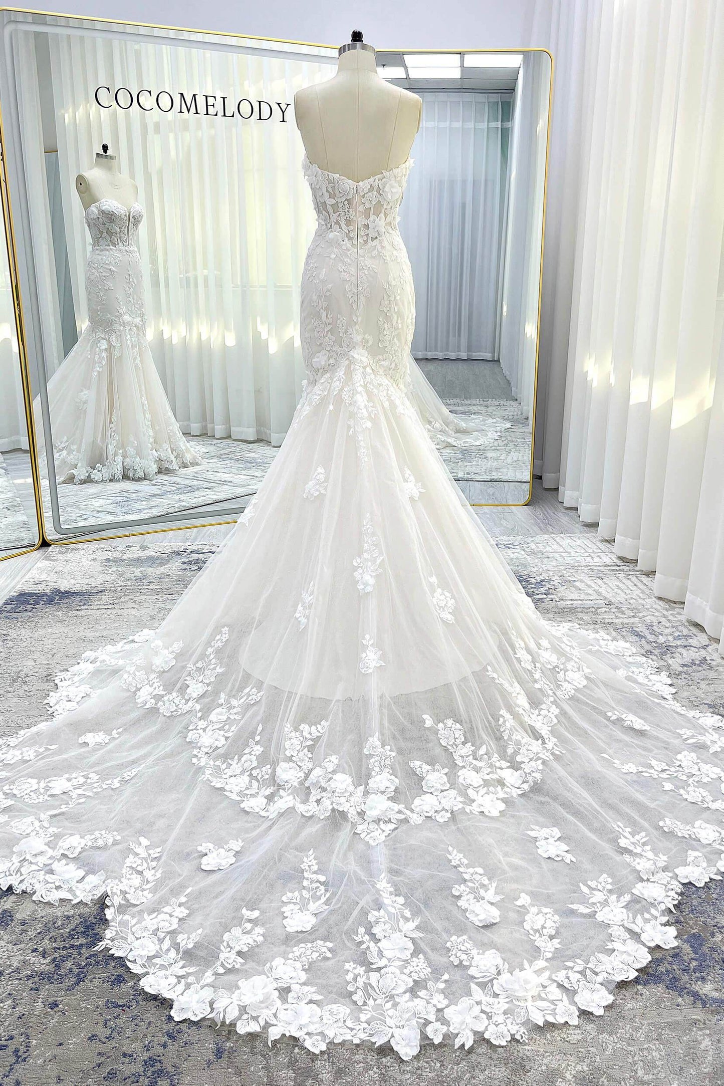 Trumpet-Mermaid Chapel Train Lace Tulle Wedding Dress CW3541 - COCOMELODY
