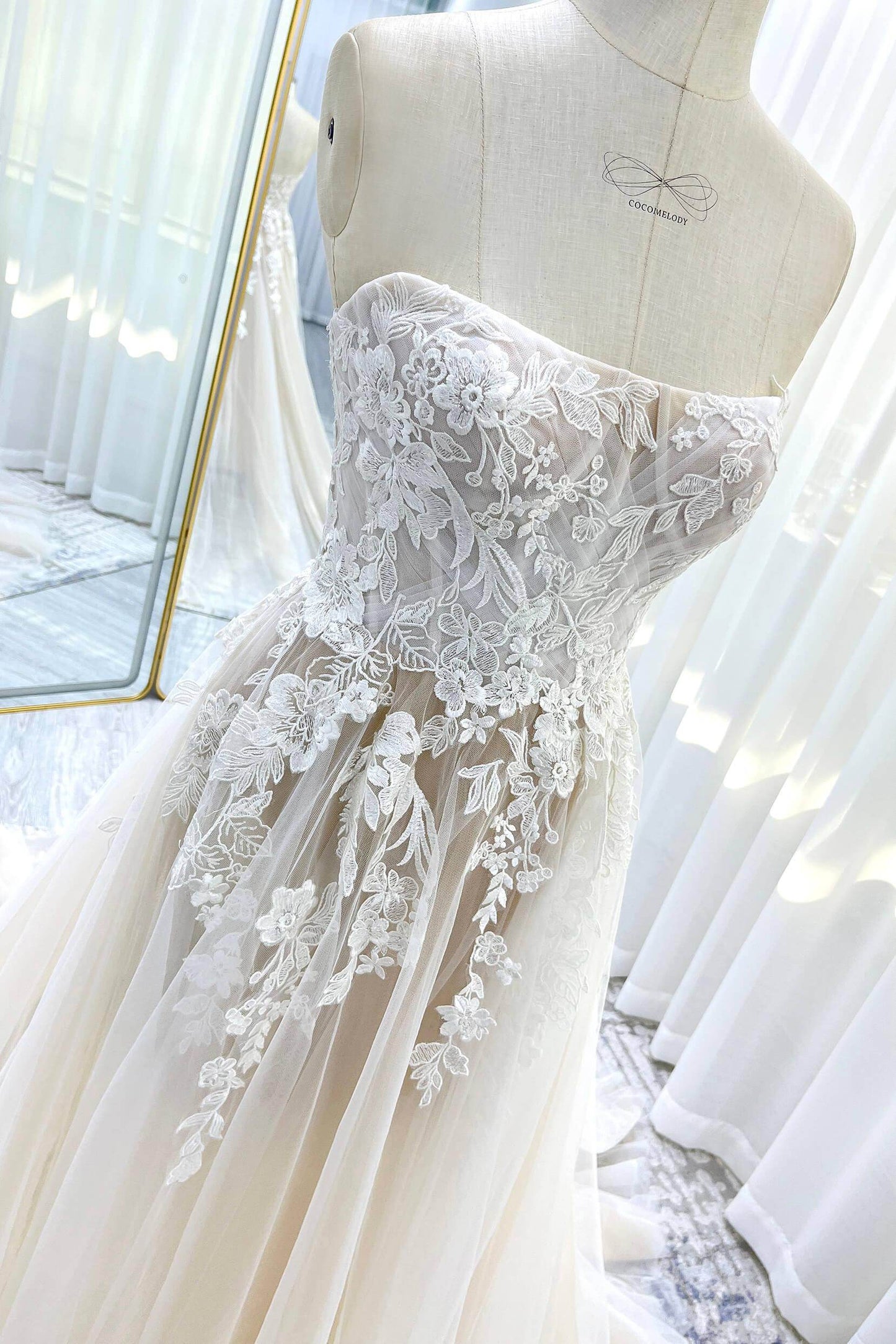A-Line Court Train Lace Tulle Wedding Dress CW3542 - COCOMELODY