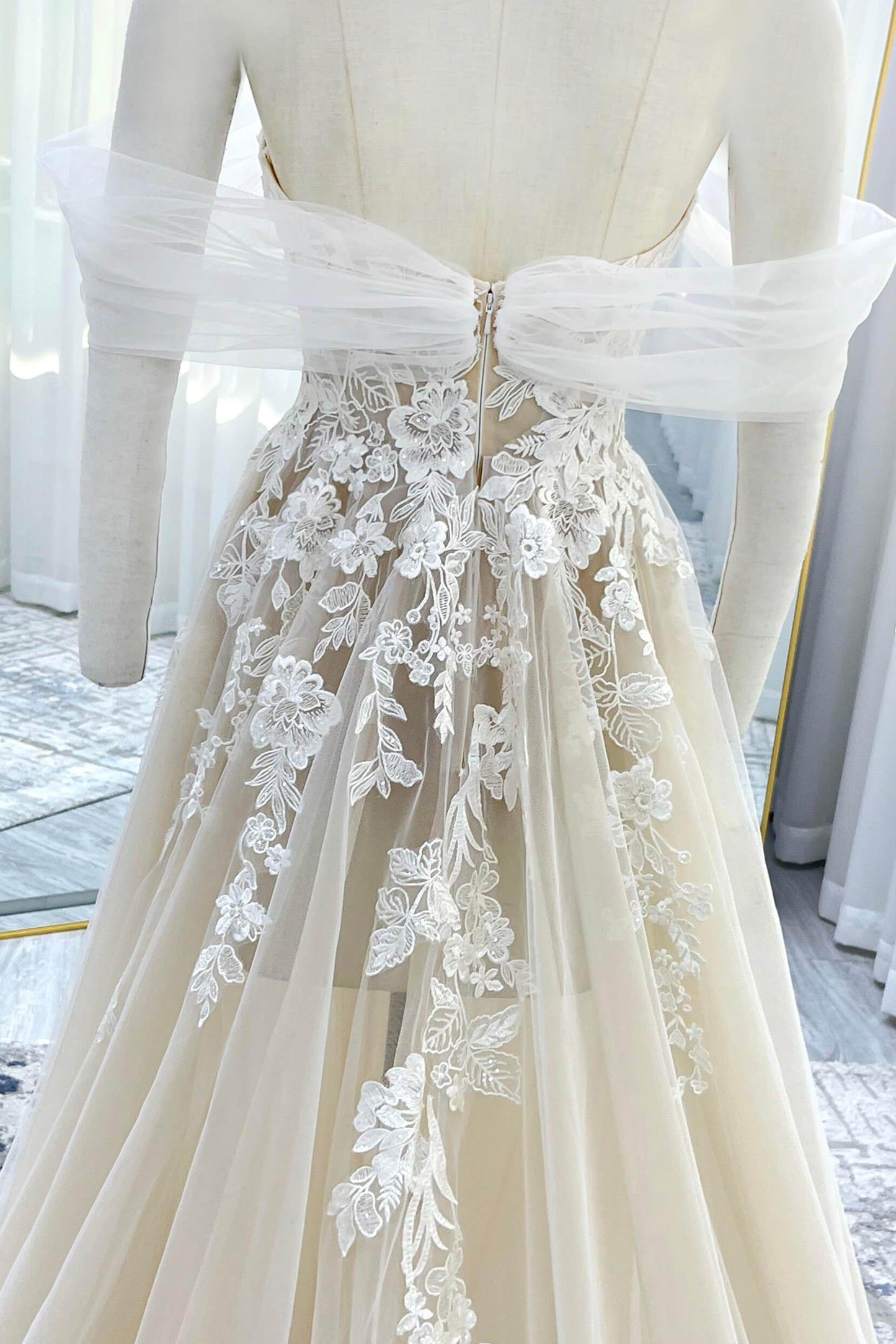 A-Line Court Train Lace Tulle Wedding Dress CW3542 - COCOMELODY