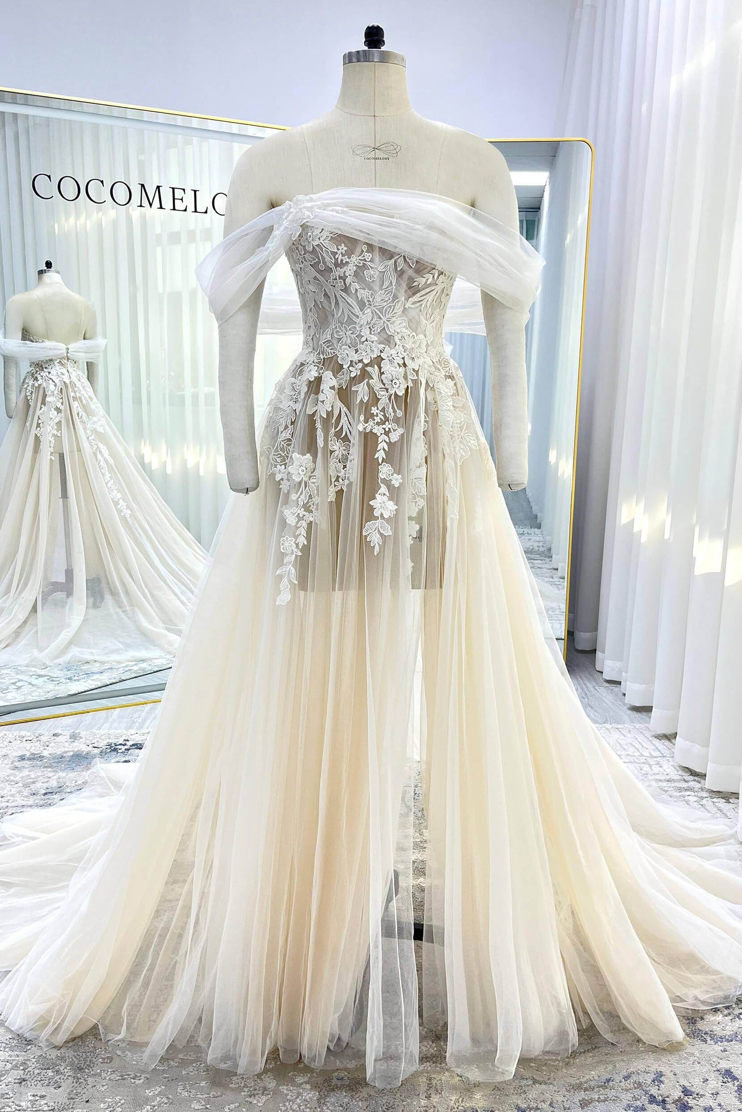 A-Line Court Train Lace Tulle Wedding Dress CW3542 - COCOMELODY