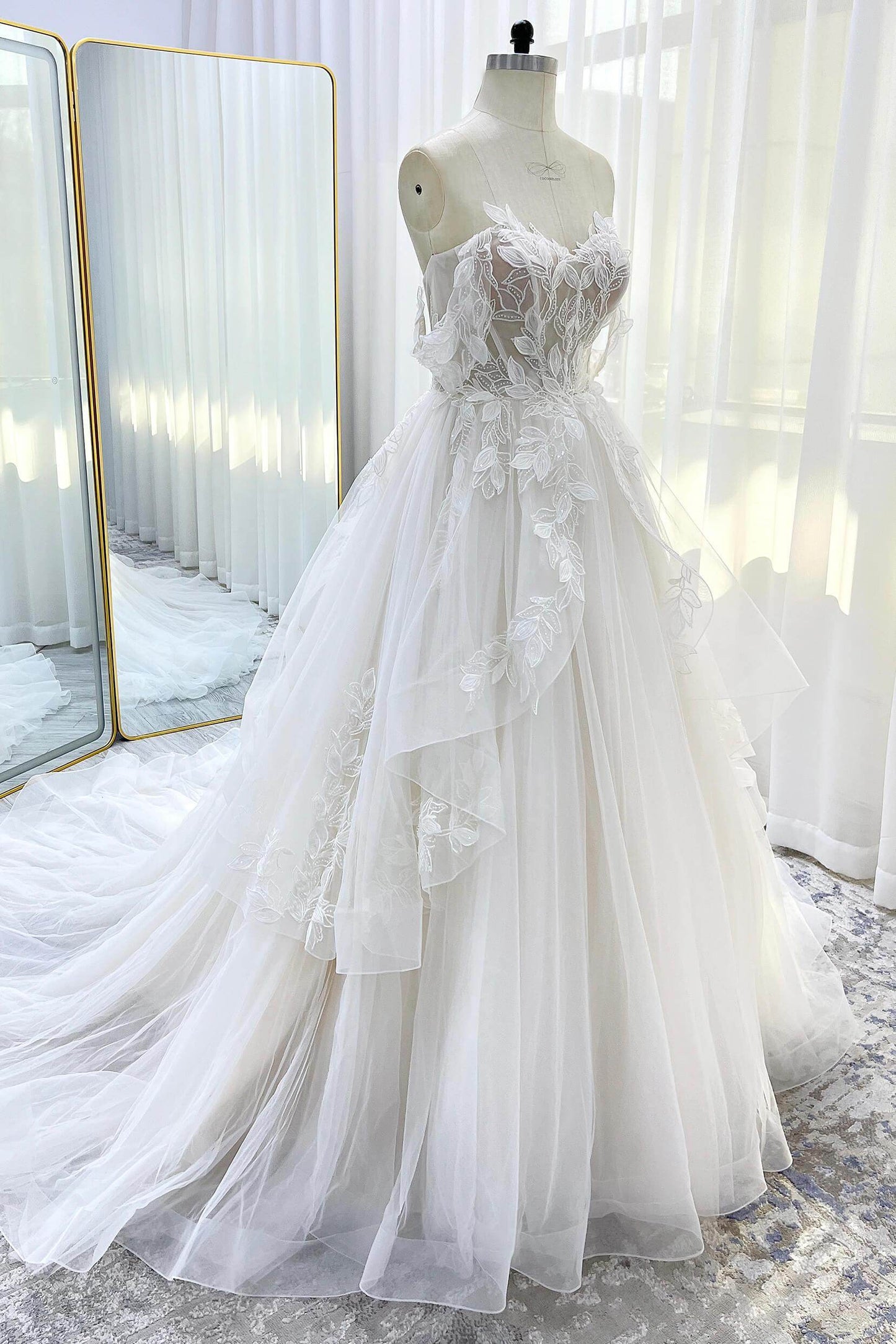 Ball Gown Court Train Lace Tulle Wedding Dress CW3543 - COCOMELODY