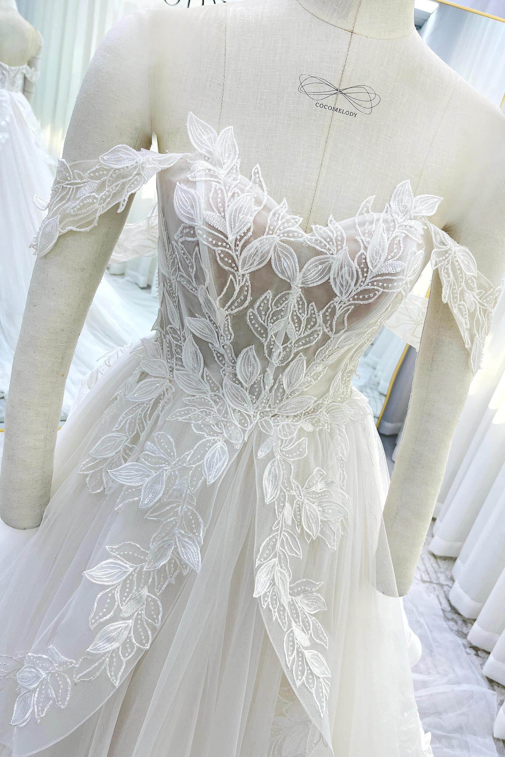 Ball Gown Court Train Lace Tulle Wedding Dress CW3543 - COCOMELODY