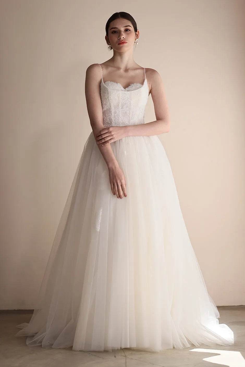 A-Line Sweep-Brush Train Lace Tulle Wedding Dress CW3553 - COCOMELODY