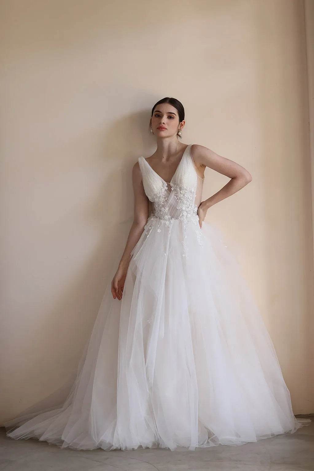 A-Line Sweep-Brush Train Lace Tulle Wedding Dress CW3555 - COCOMELODY