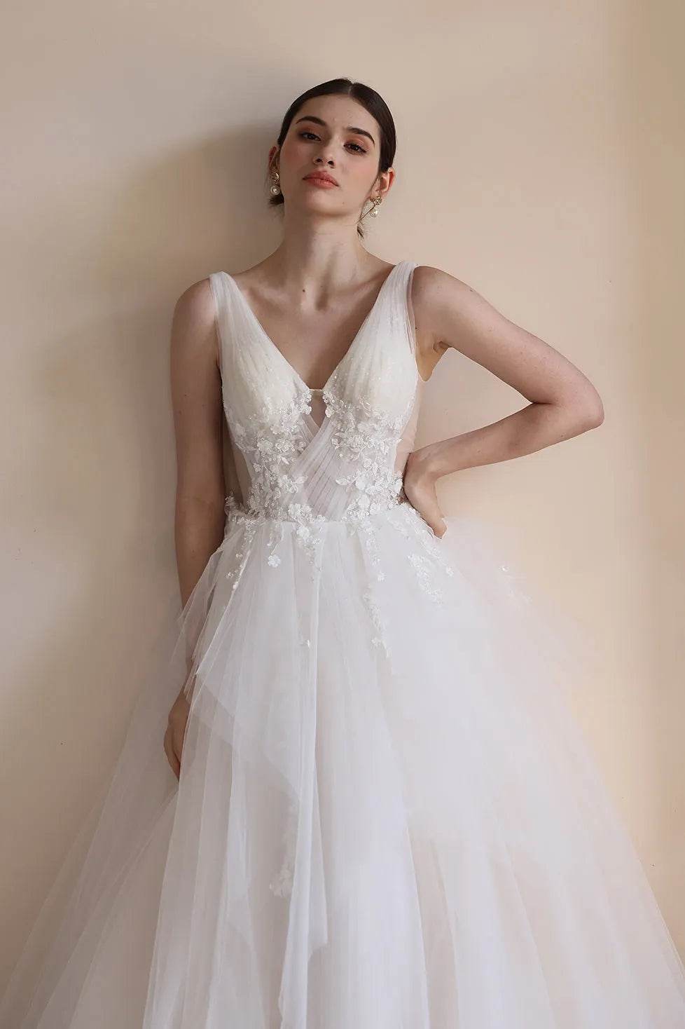 A-Line Sweep-Brush Train Lace Tulle Wedding Dress CW3555 - COCOMELODY