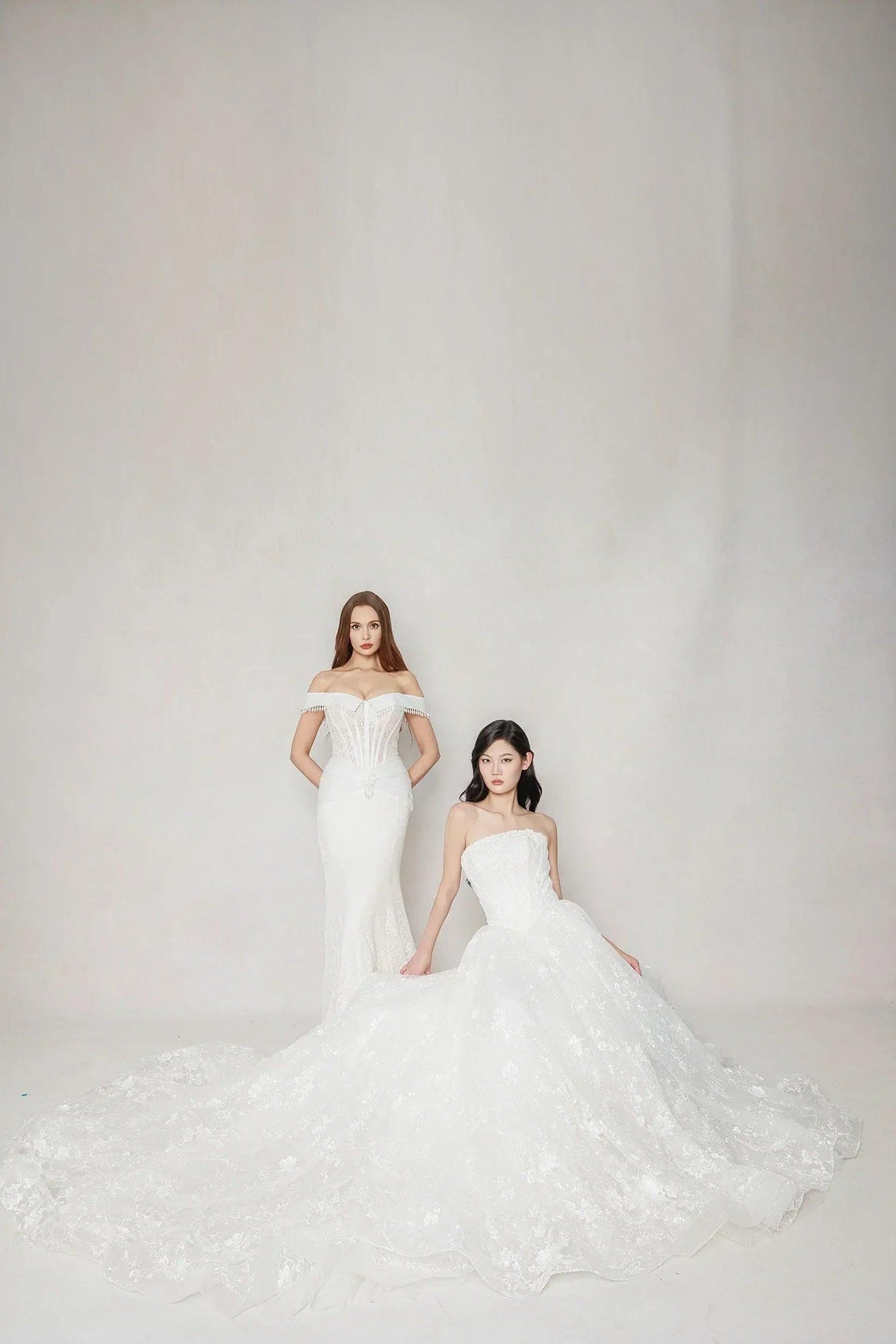 Trumpet-Mermaid Court Train Lace Wedding Dress CW3637 - COCOMELODY