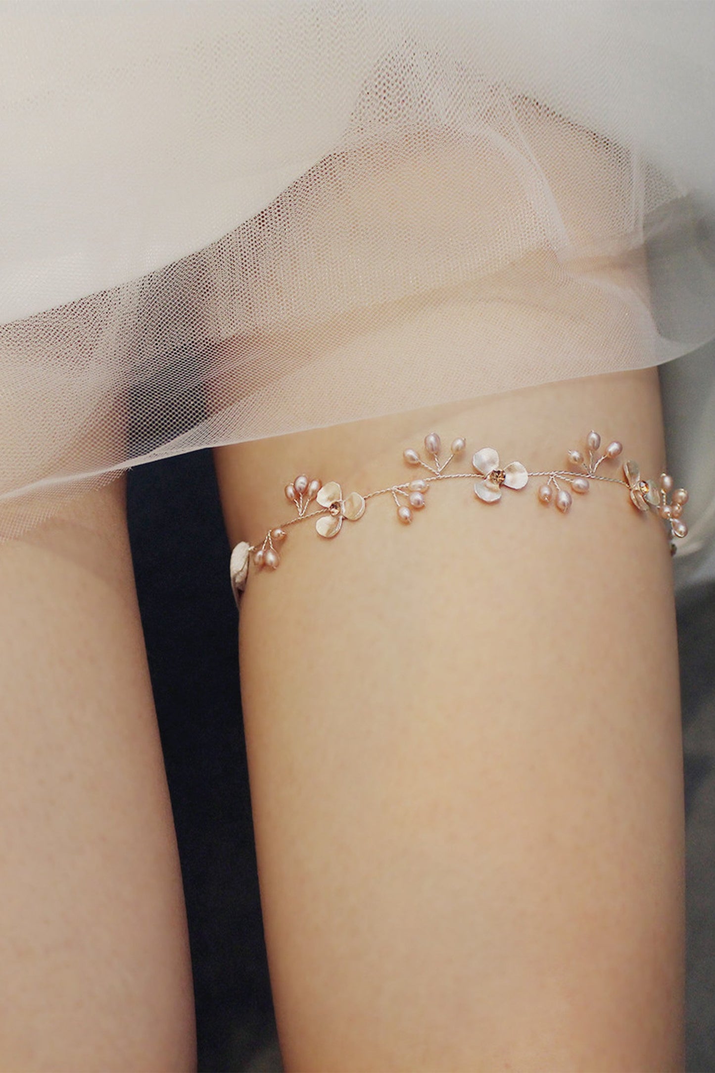 Pearls Wedding Garter with Flower CZ0314