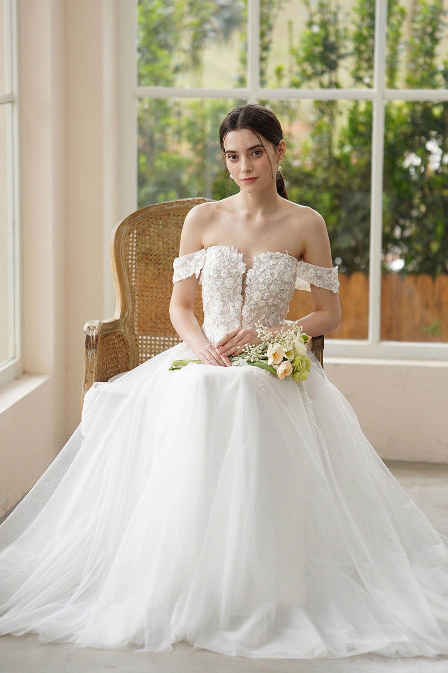 A-Line Sweep-Brush Train Lace Tulle Wedding Dress CW3314 - COCOMELODY