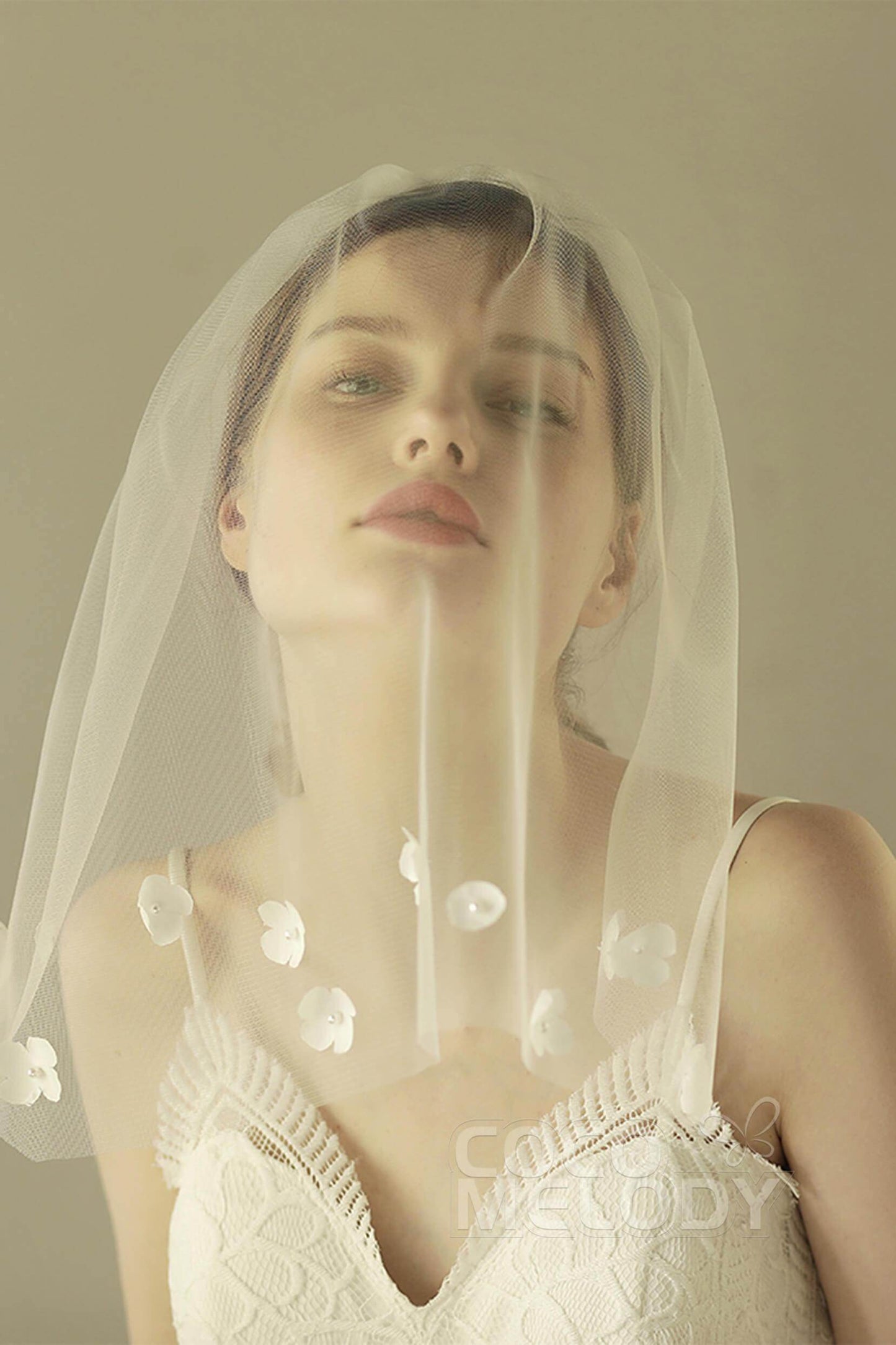 One-tier Cut Edge Tulle Shoulder Veils with Flower CV0236 - COCOMELODY
