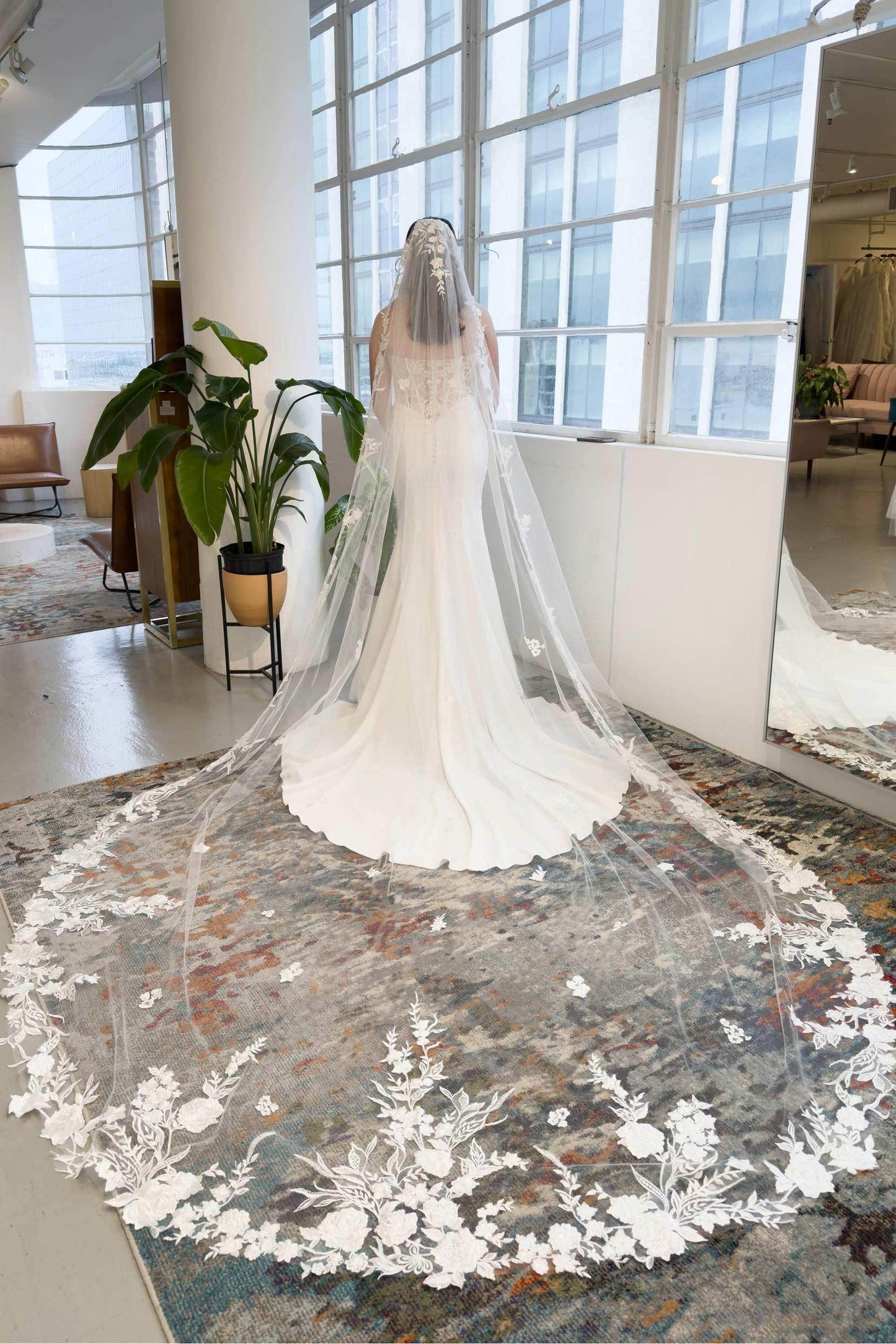 One-tier Lace Edge Tulle Chapel Veils with Appliques CV0327 - COCOMELODY