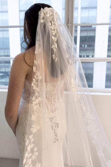 One-tier Lace Edge Tulle Chapel Veils with Appliques CV0328 - COCOMELODY