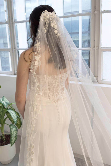 One-tier Lace Edge Tulle Chapel Veils with Appliques CV0329 - COCOMELODY