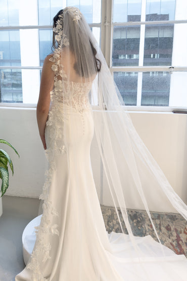 One-tier Lace Edge Tulle Chapel Veils with Appliques CV0330