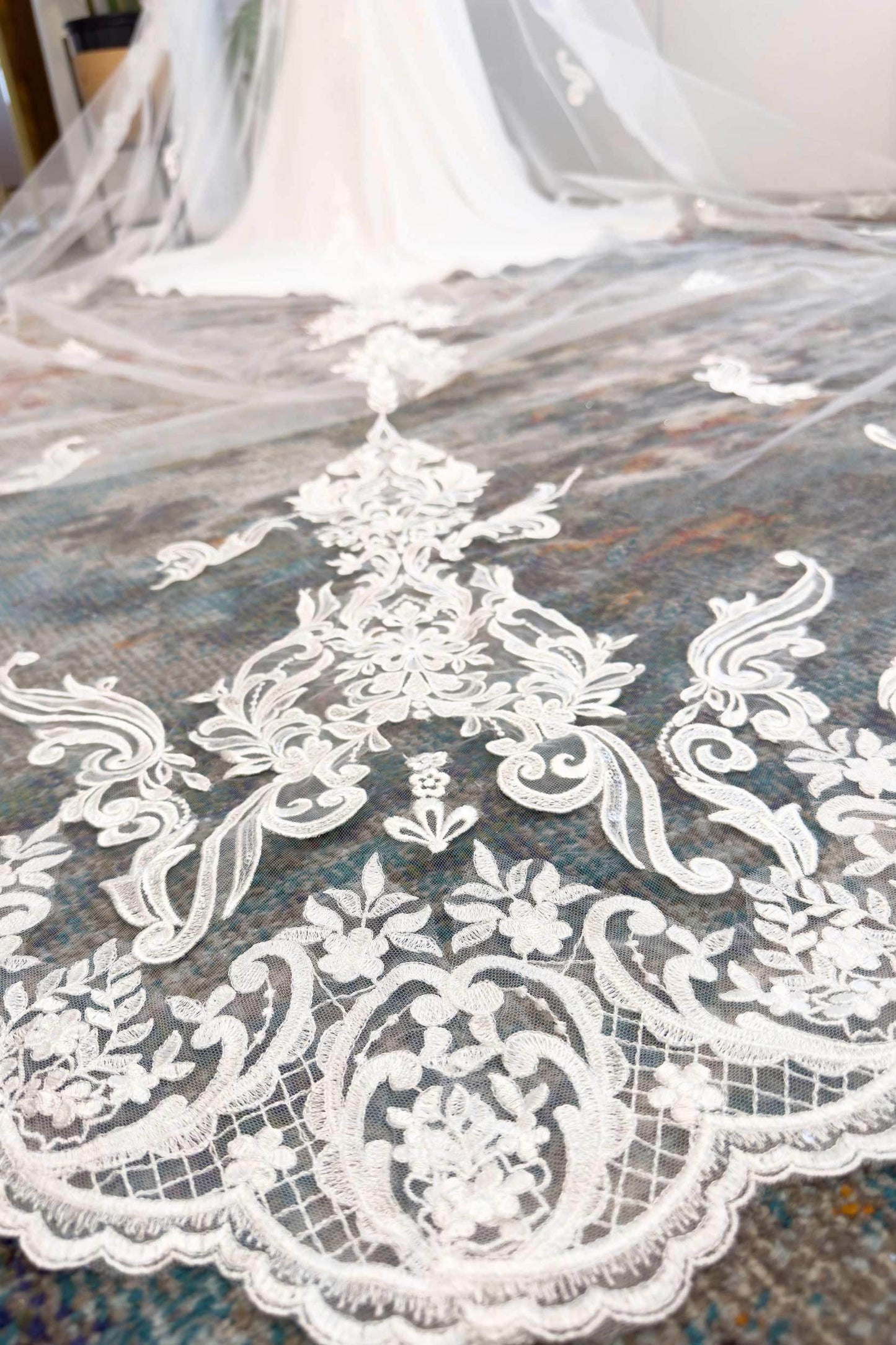 One-tier Lace Edge Tulle Cathedral Veils with Appliques CV0332 - COCOMELODY