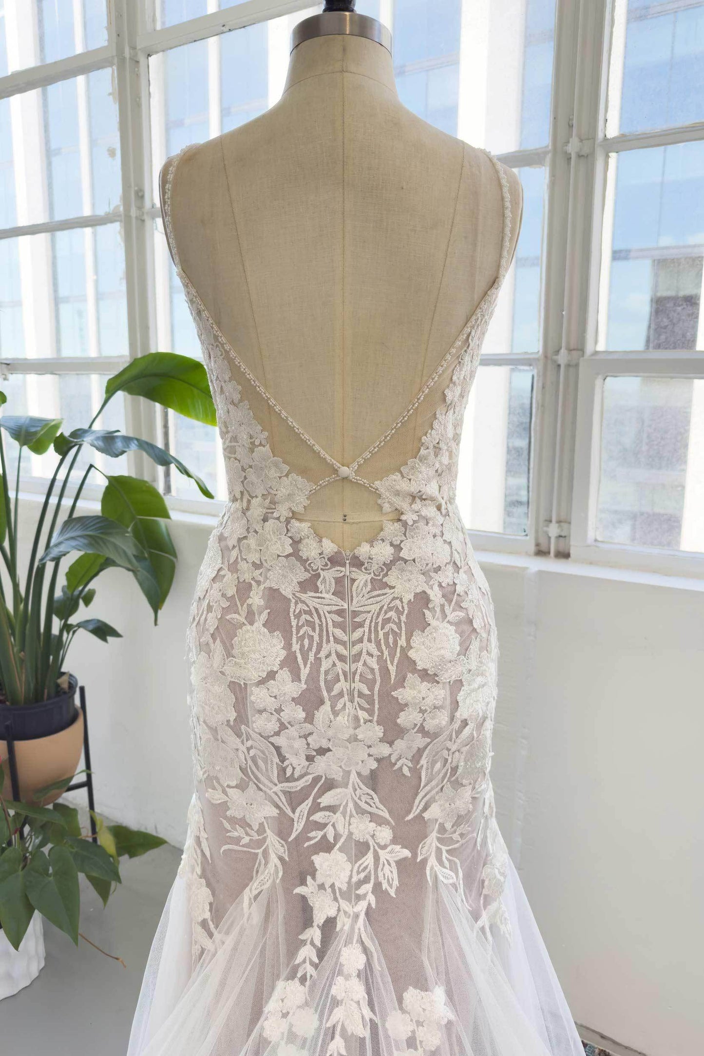 Trumpet-Mermaid Court Train Lace Tulle Wedding Dress CW2997 - COCOMELODY