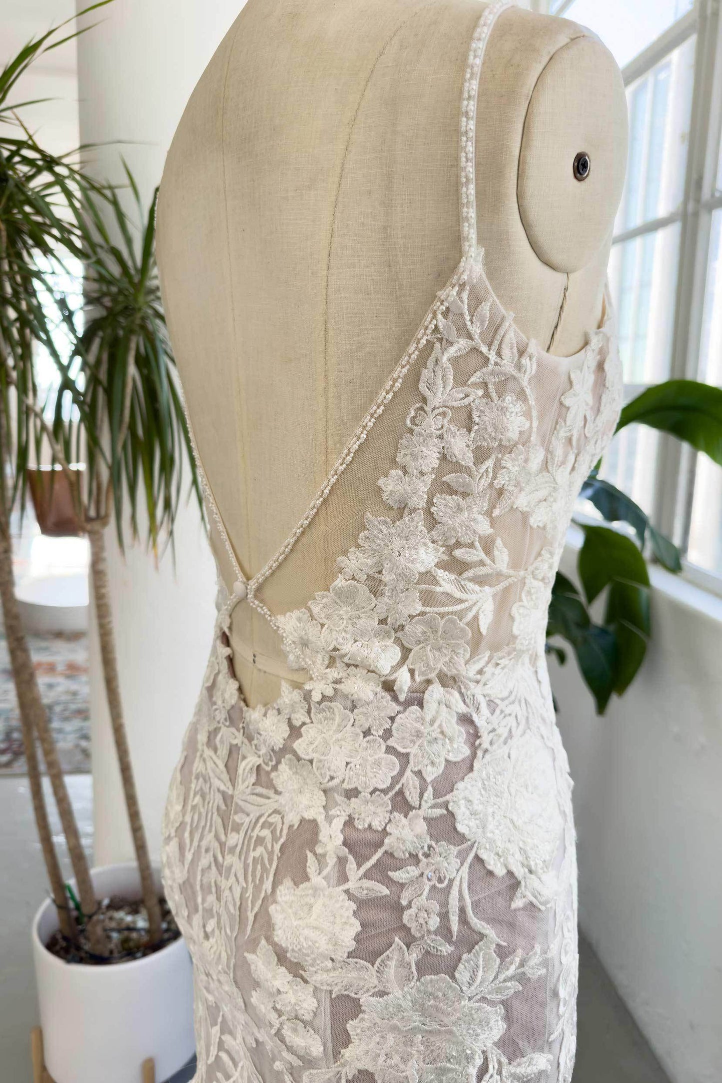 Trumpet-Mermaid Court Train Lace Tulle Wedding Dress CW2997 - COCOMELODY