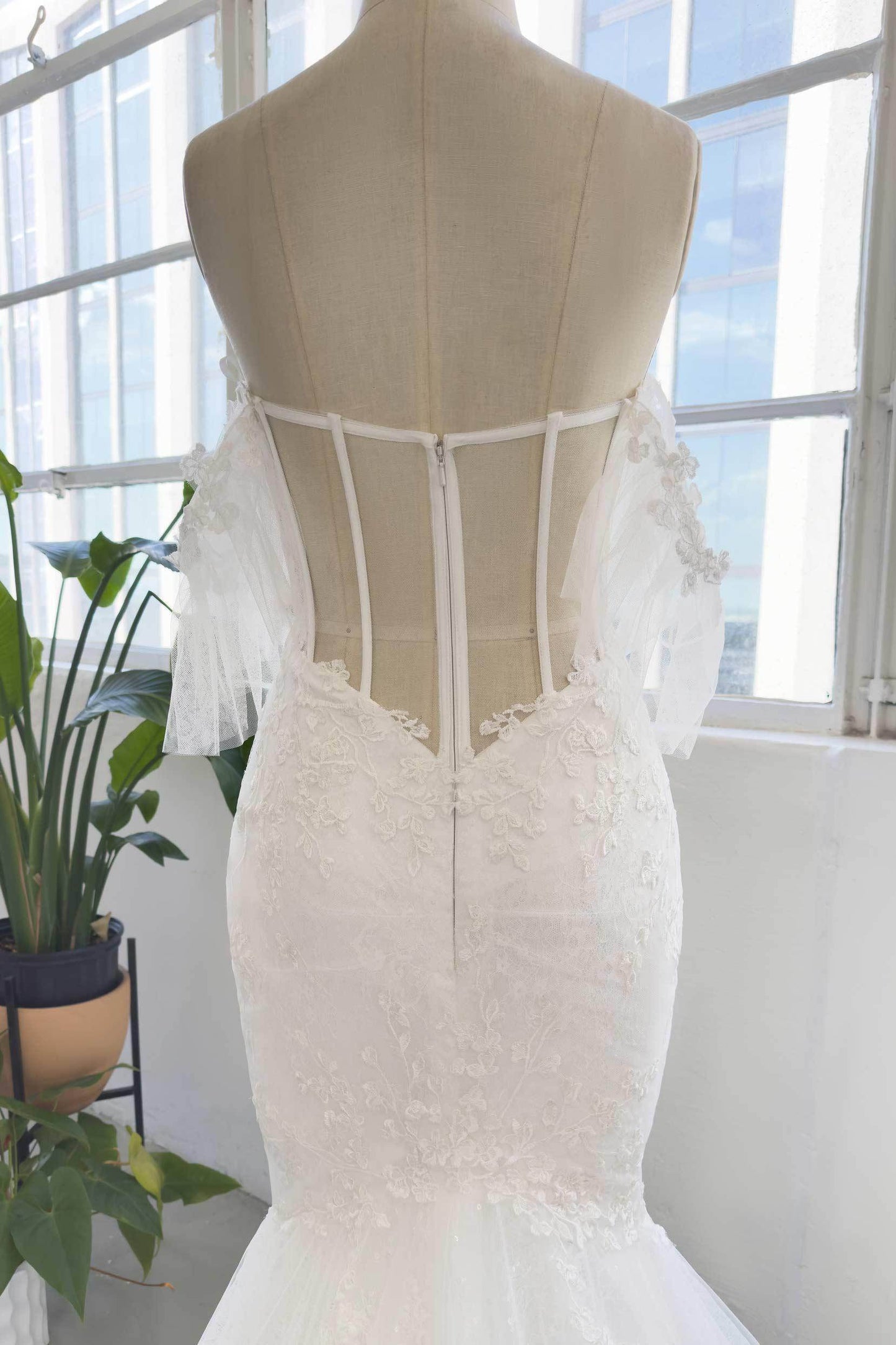 Trumpet-Mermaid Court Train Sparkle Tulle Wedding Dress CW2998 - COCOMELODY