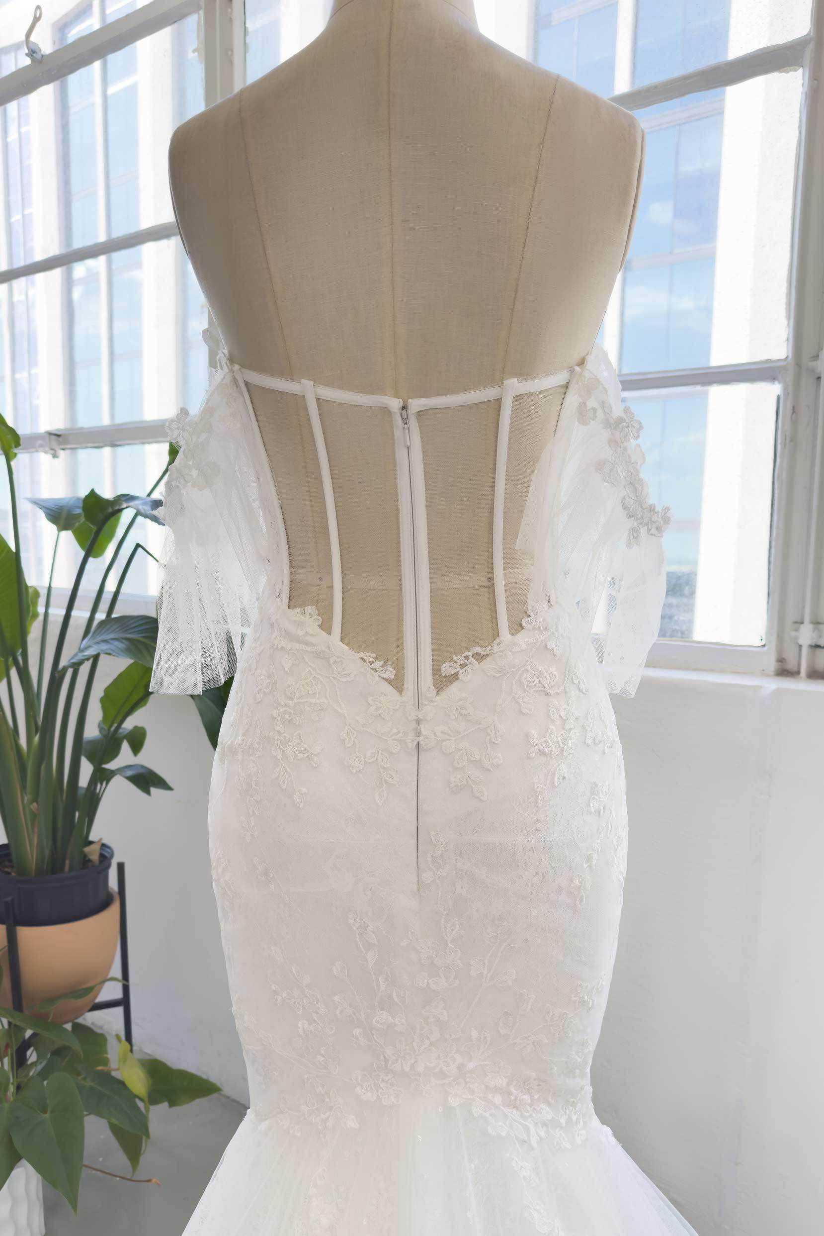 Trumpet-Mermaid Court Train Sparkle Tulle Wedding Dress CW2998 - COCOMELODY