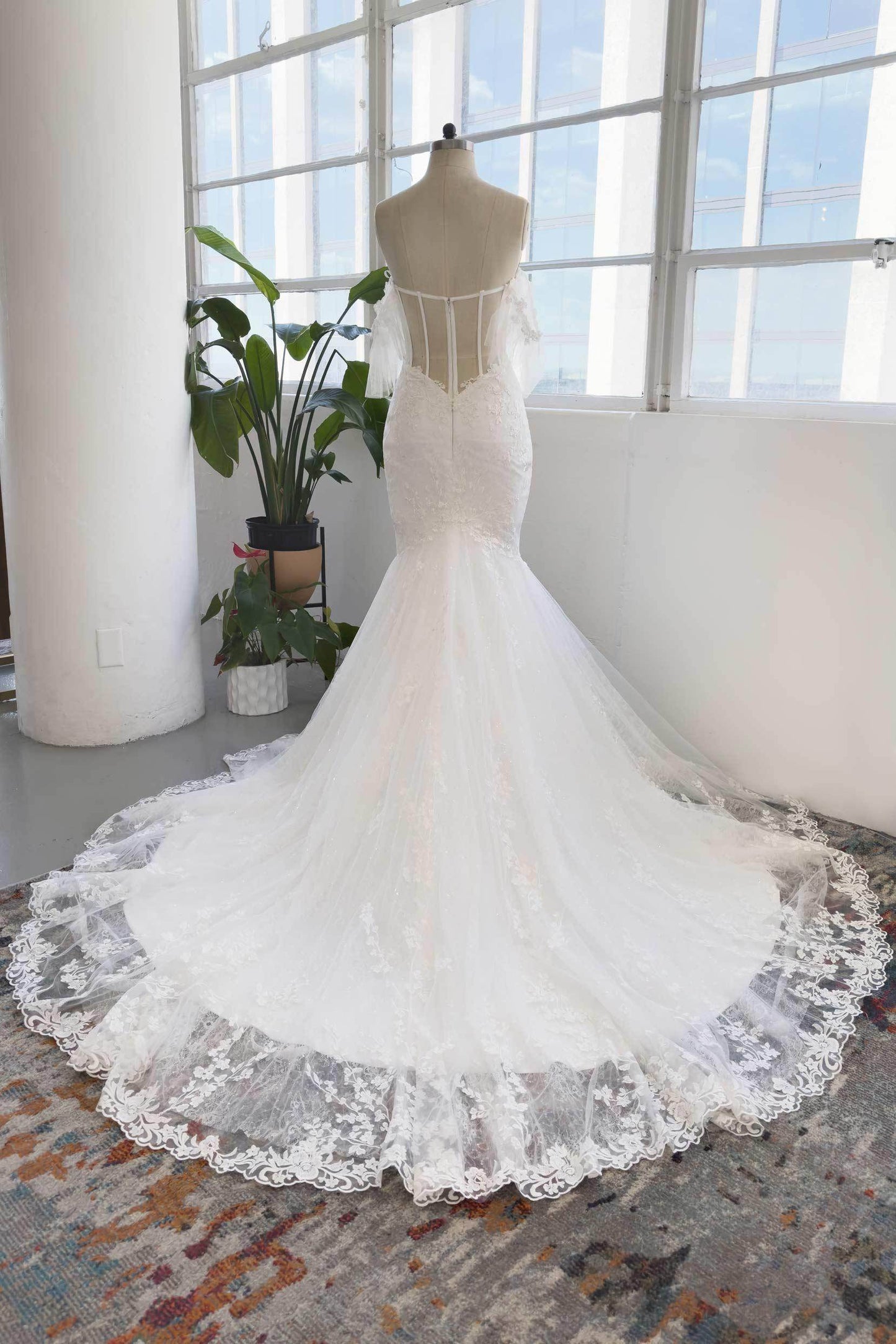 Trumpet-Mermaid Court Train Sparkle Tulle Wedding Dress CW2998 - COCOMELODY