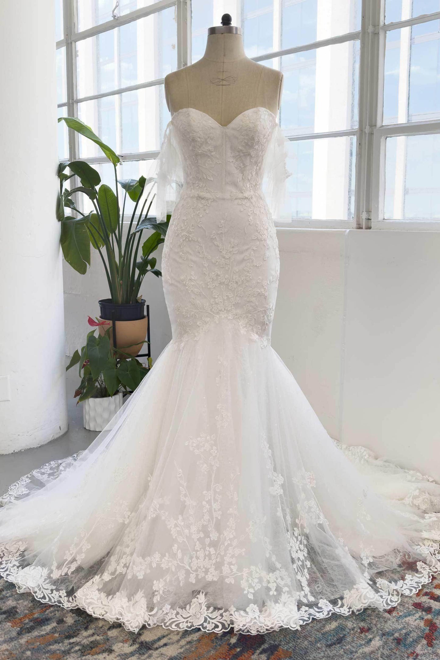 Trumpet-Mermaid Court Train Sparkle Tulle Wedding Dress CW2998 - COCOMELODY
